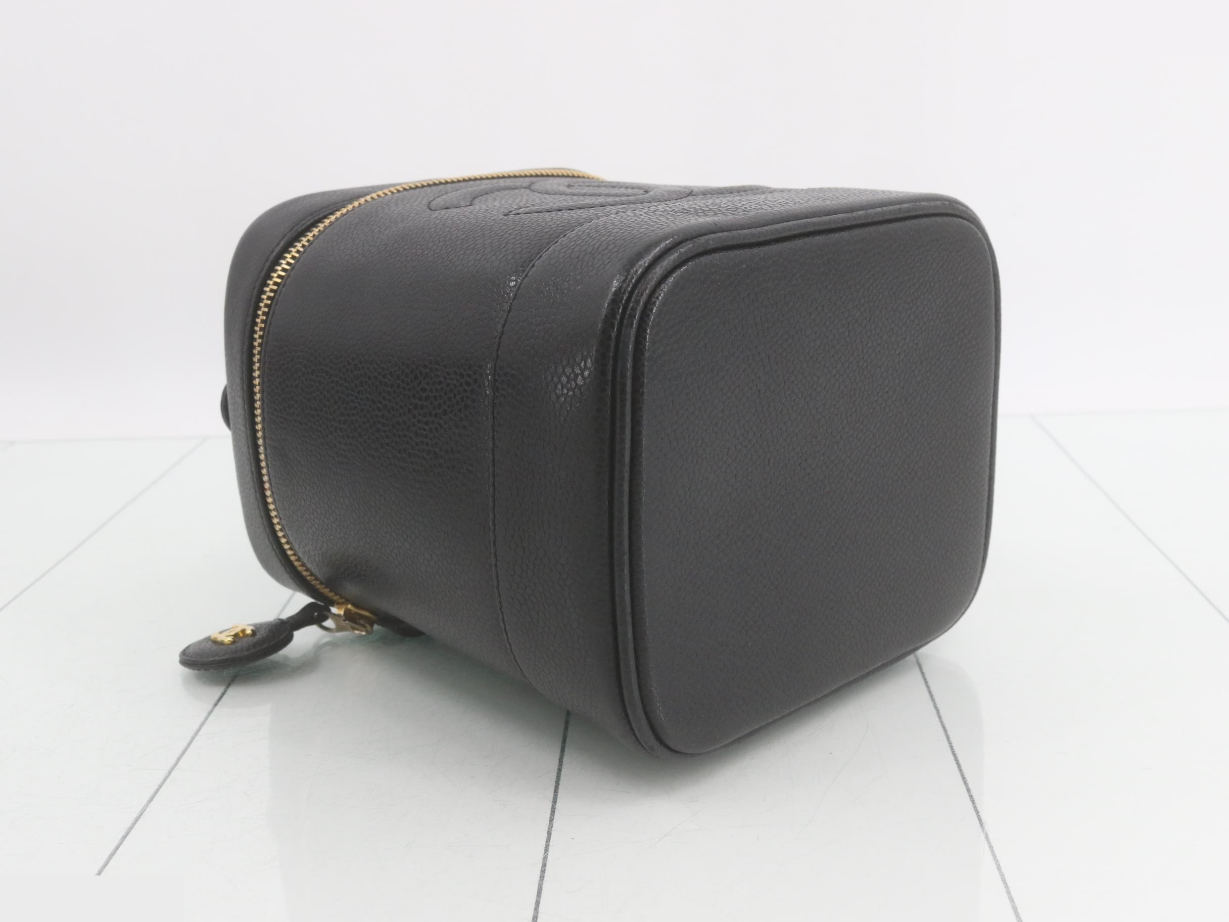 Vanity bag, caviar leather — view 5