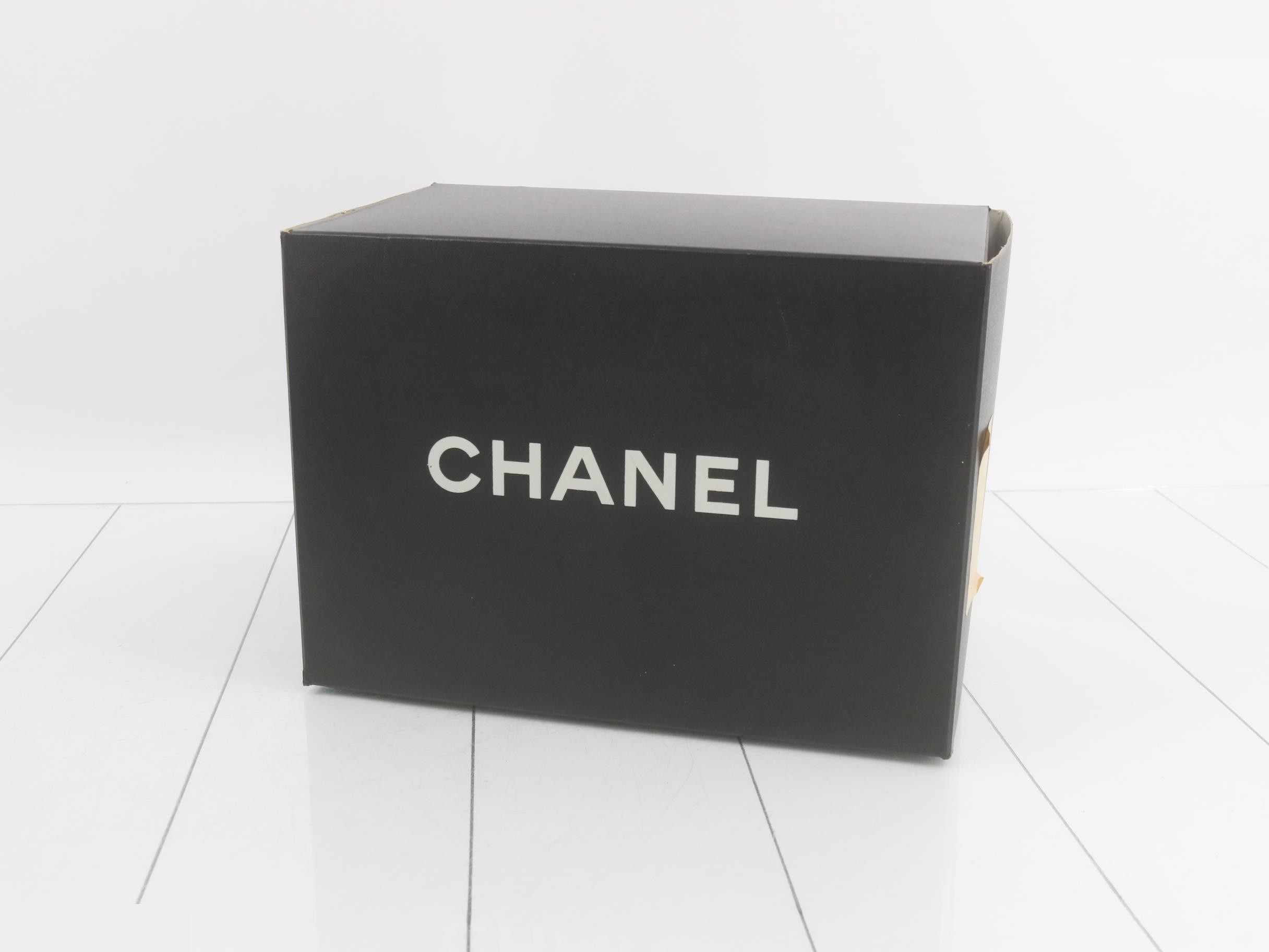 Vanity bag, caviar leather — view 7