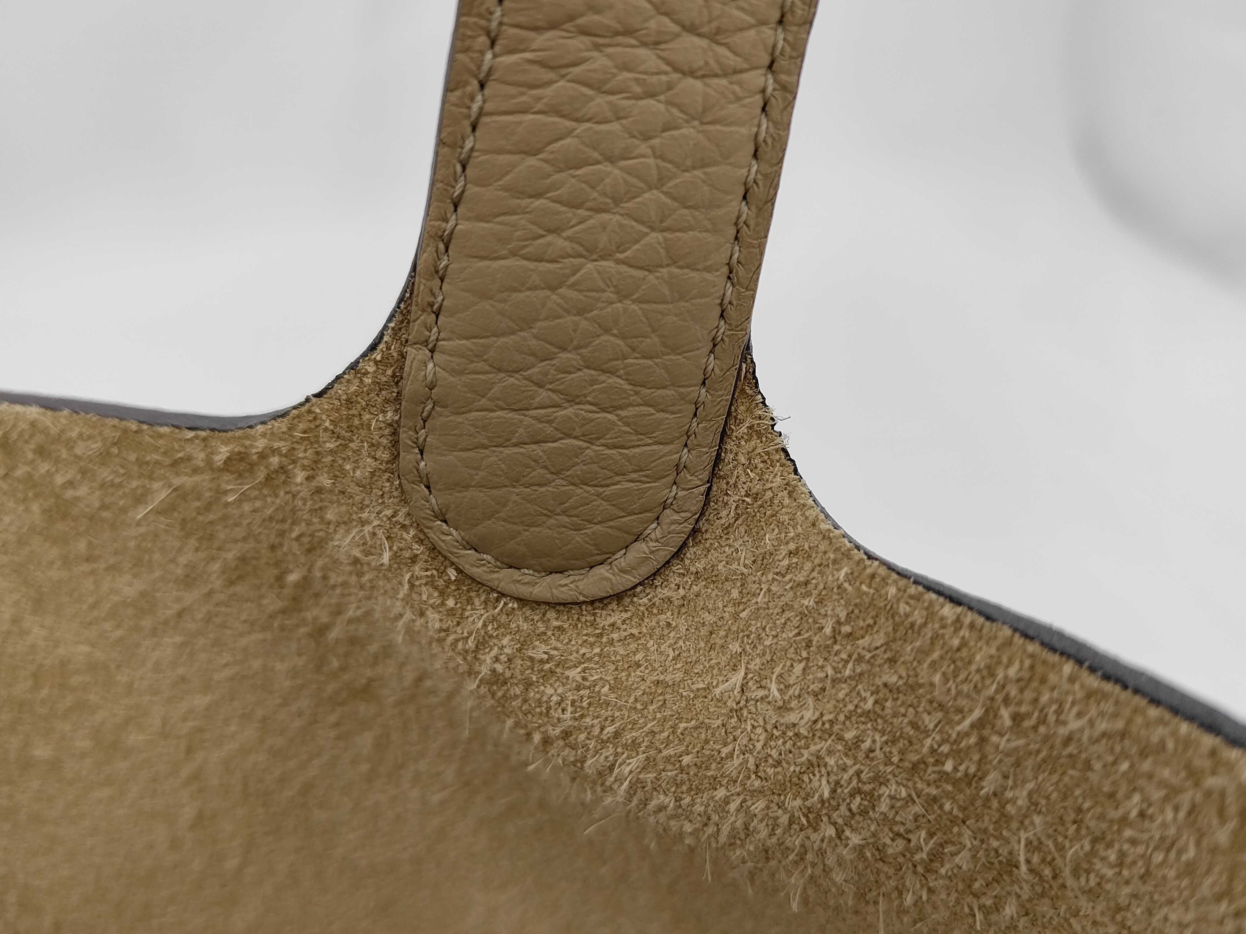 Picotin Lock 18 Trench Handbag, Taurillon Clemence Leather, Gold Hardware, K Stamp — view 11