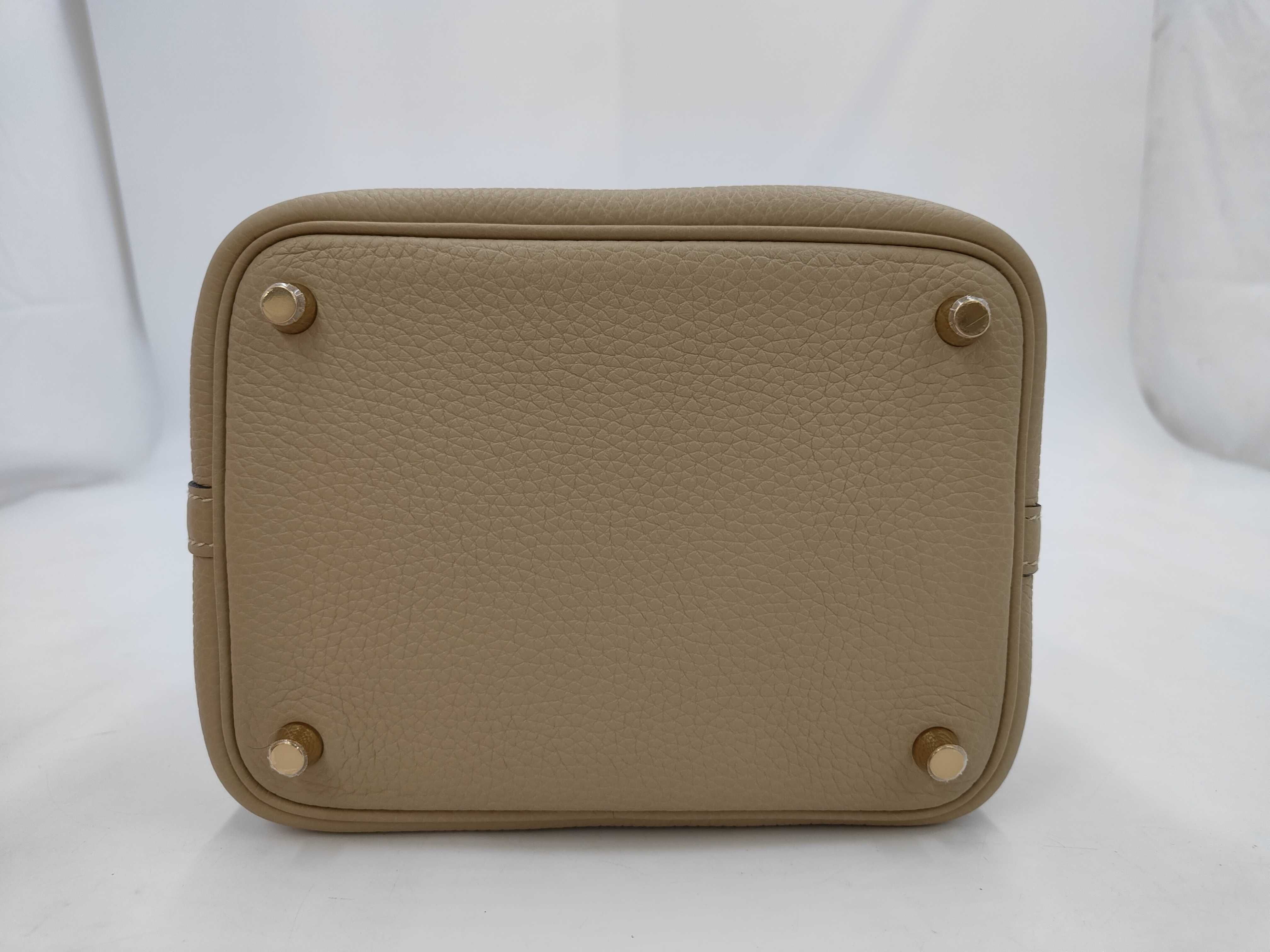 Picotin Lock 18 Trench Handbag, Taurillon Clemence Leather, Gold Hardware, K Stamp — view 3
