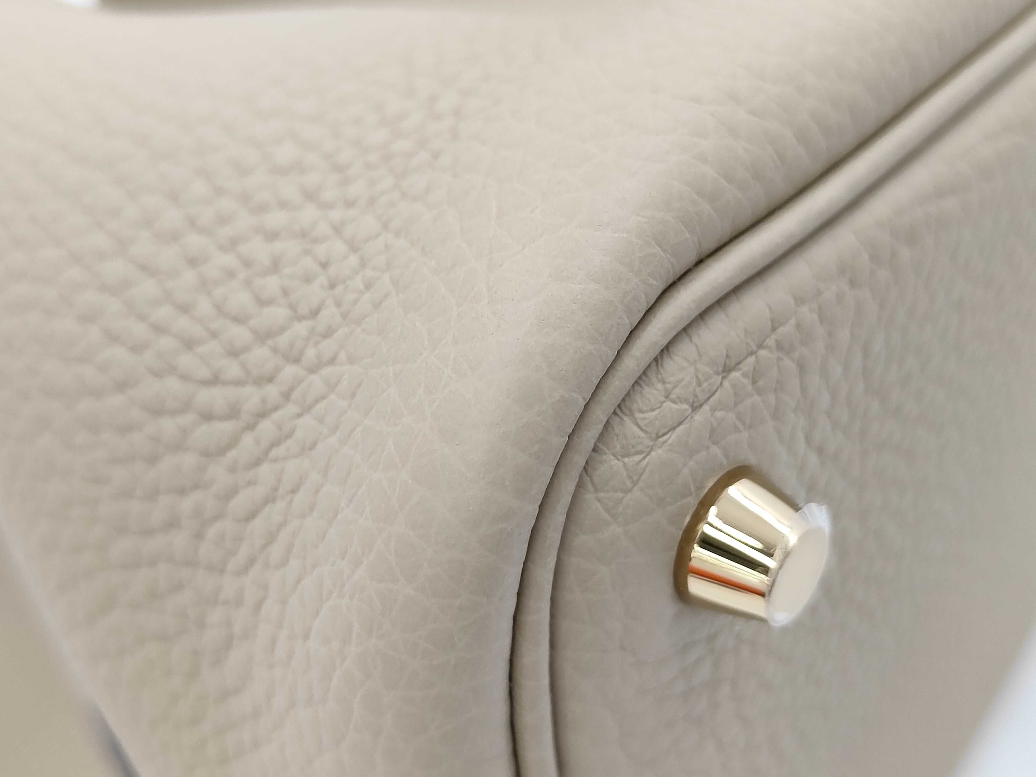 Picotin Lock 18 Trench Handbag, Taurillon Clemence Leather, Gold Hardware, K Stamp — view 4