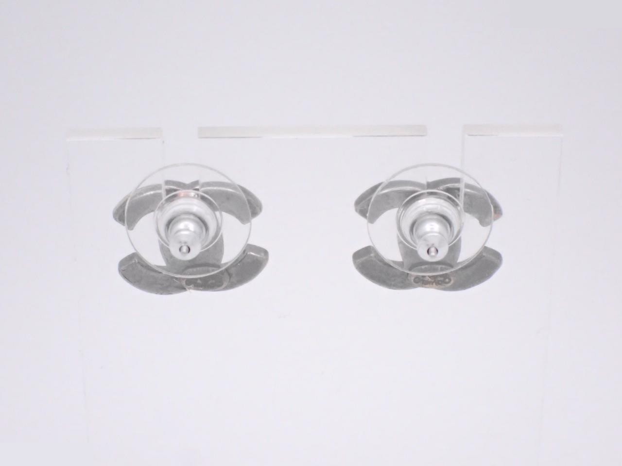 06P Piercing — view 2
