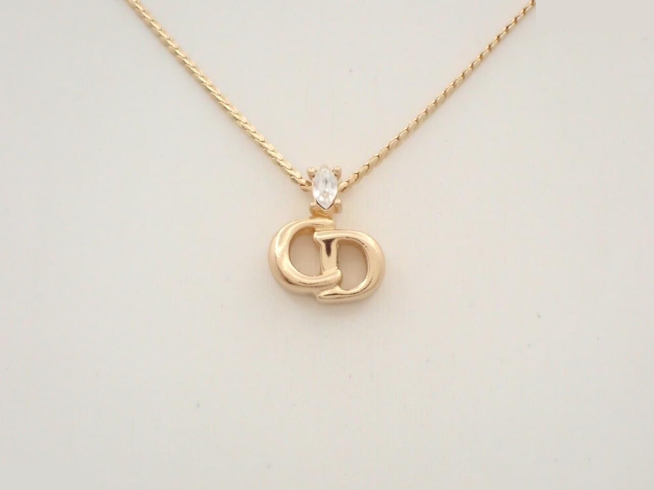 Gold necklace, chain approximately 42cm