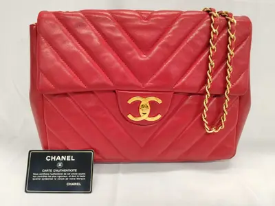 Lambskin V-Stitch Turnlock Chain Shoulder Bag