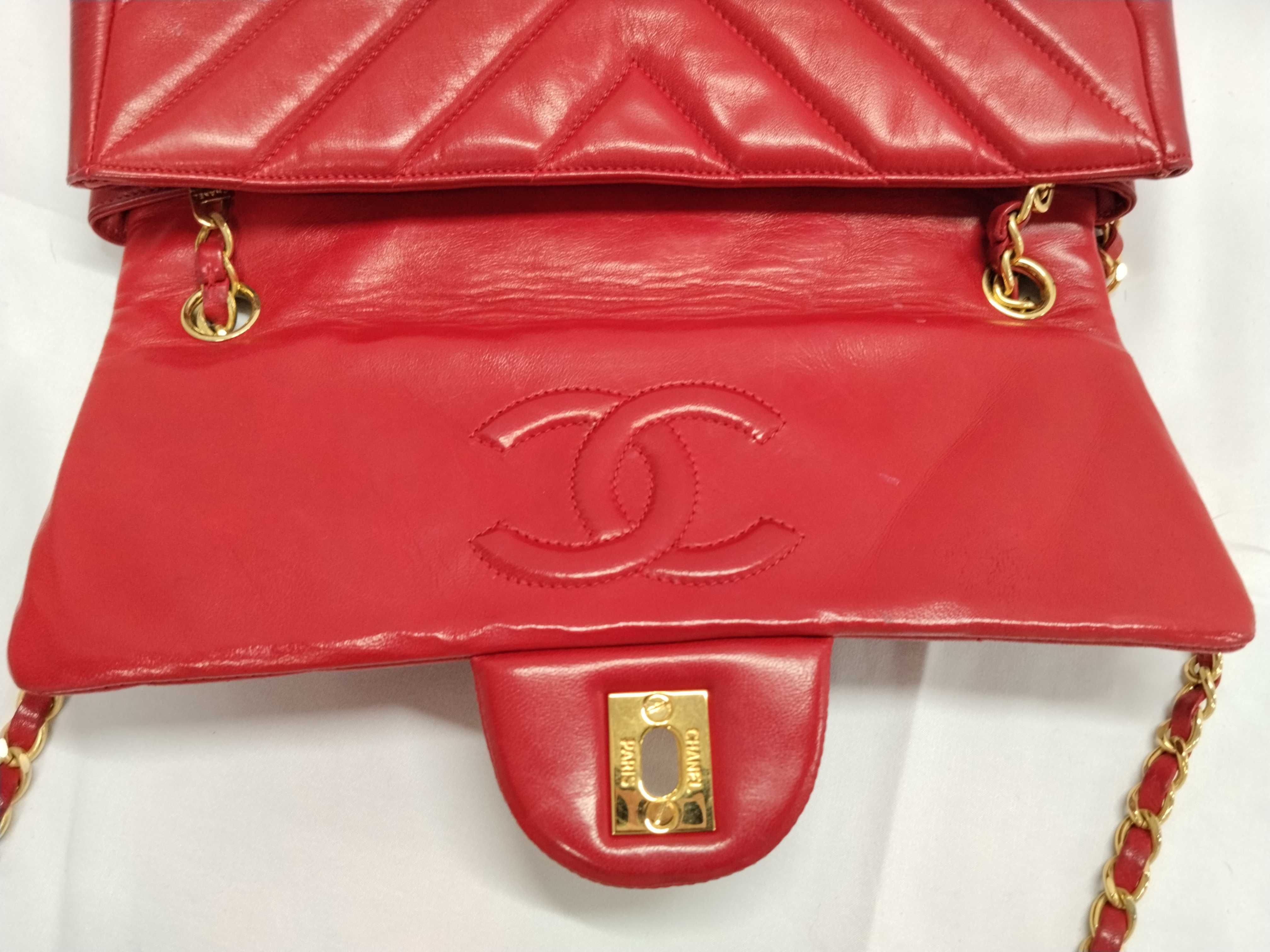 Lambskin V-Stitch Turnlock Chain Shoulder Bag — view 7