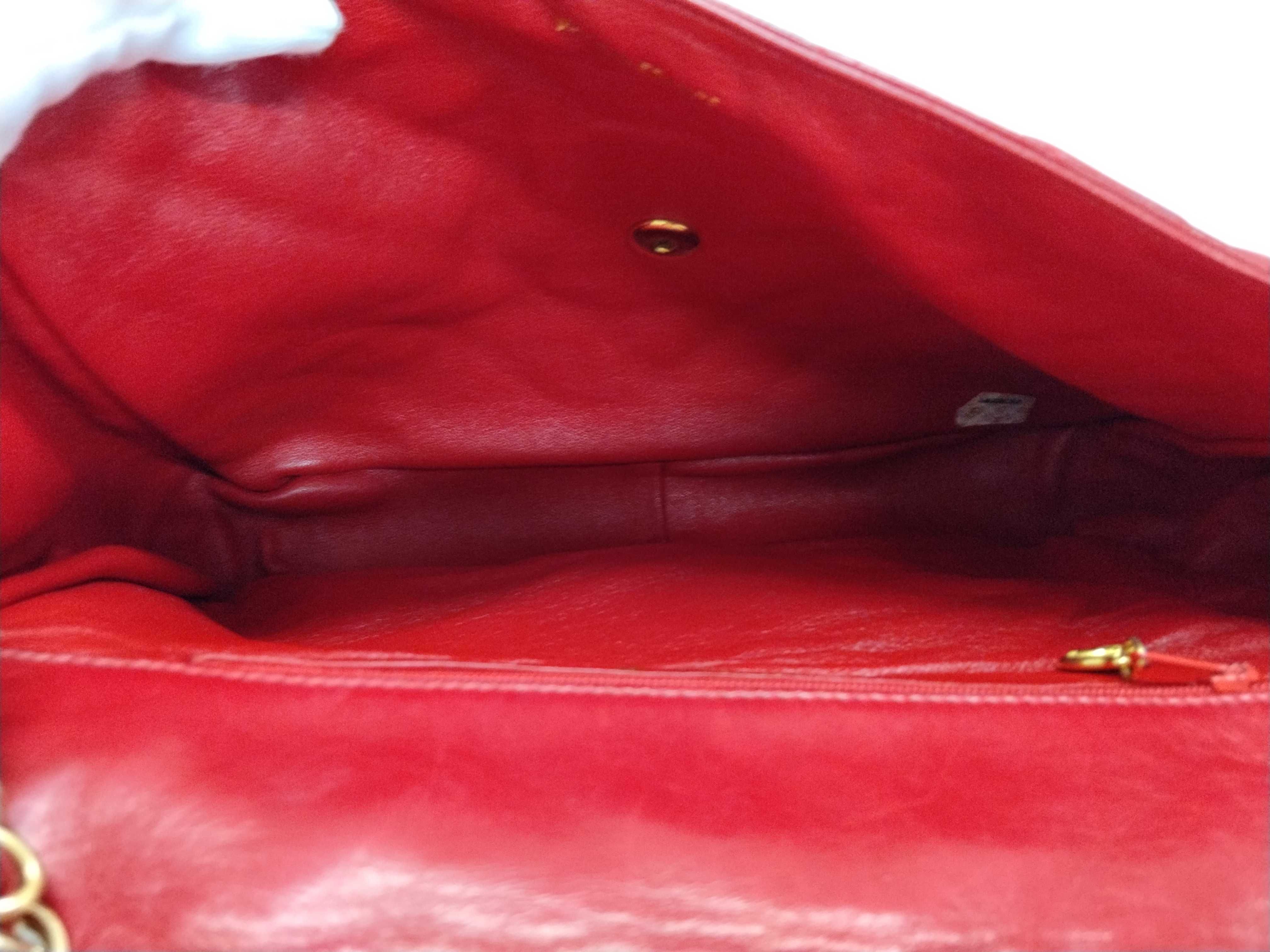 Lambskin V-Stitch Turnlock Chain Shoulder Bag — view 9