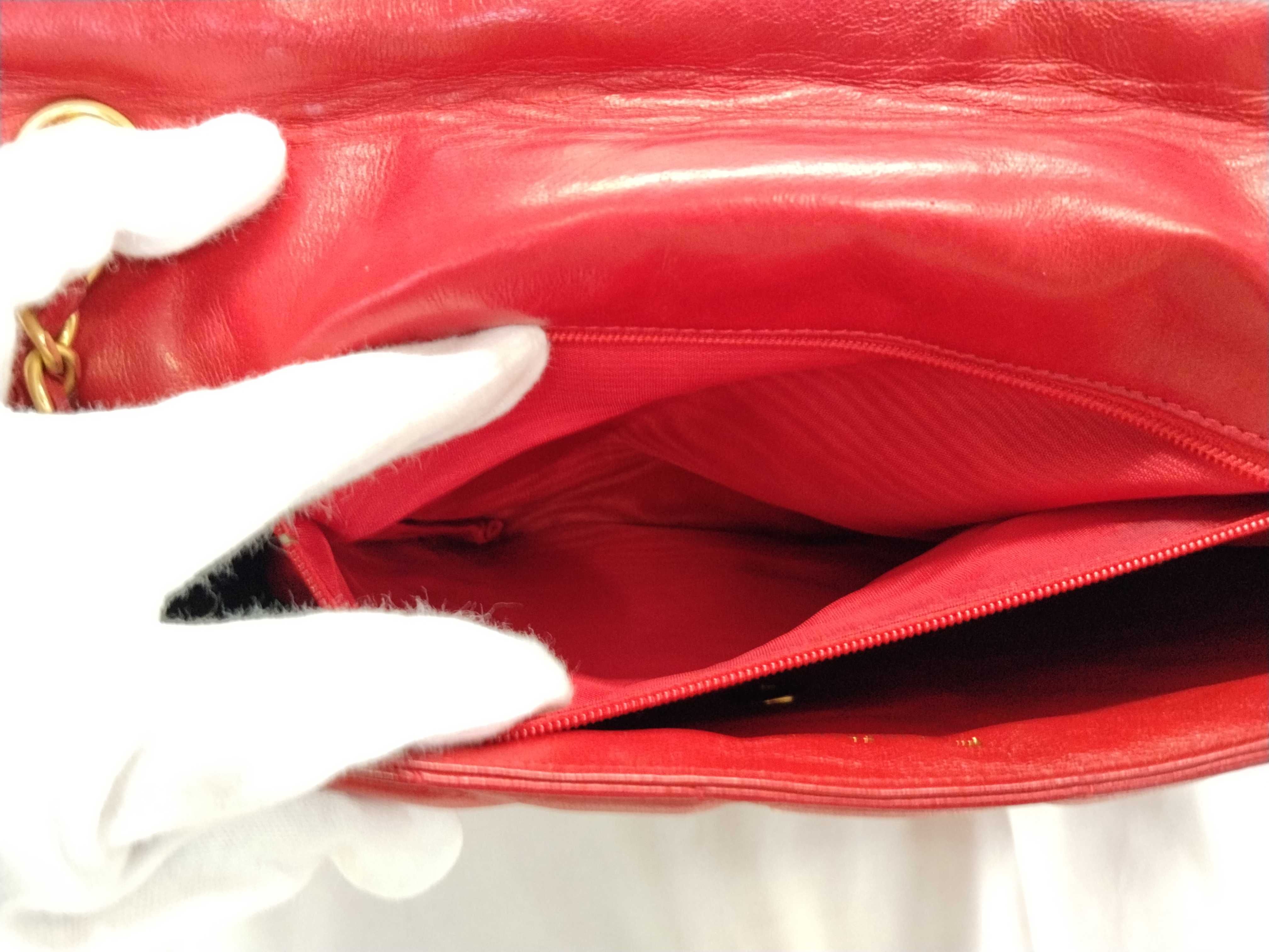 Lambskin V-Stitch Turnlock Chain Shoulder Bag — view 10