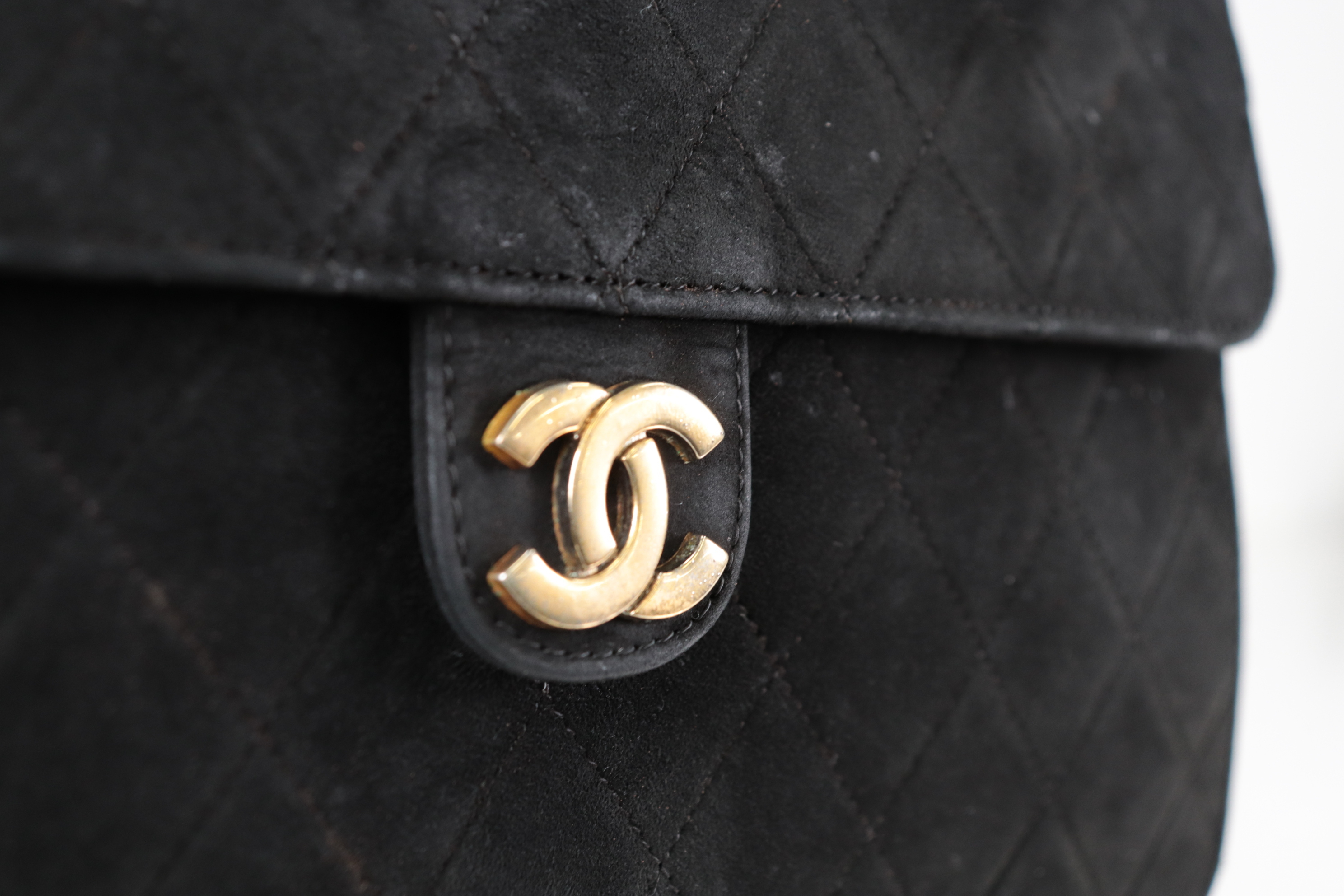 Push-Lock Suede Chain Shoulder Bag (Series 6) — view 8