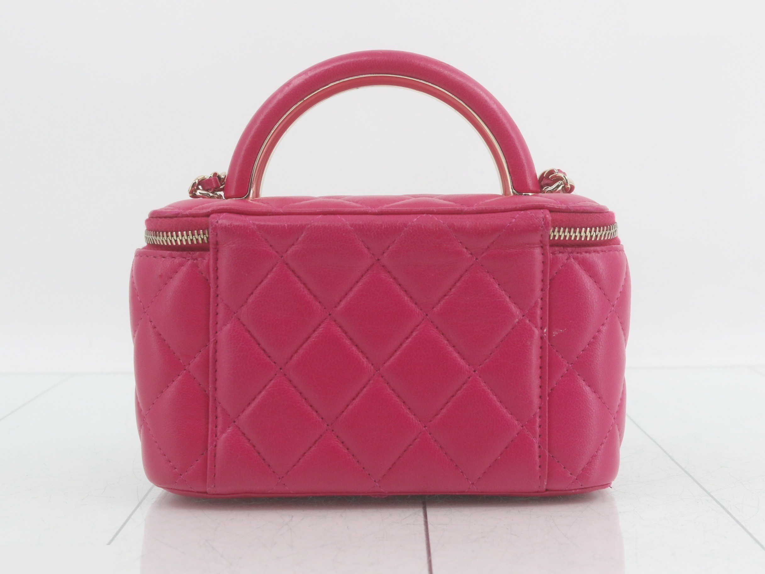 Matelassé Vanity Handbag / Chain Shoulder Bag (2-way) — view 2