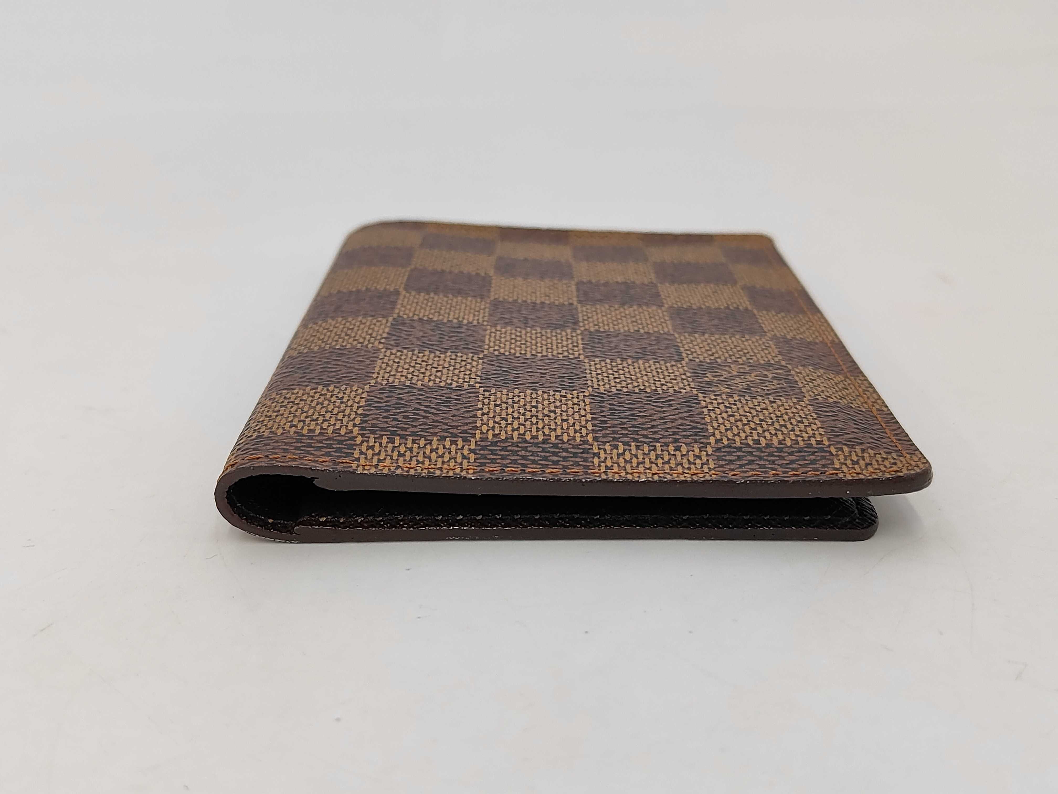 Damier Couverture Passeport CA0042 Billfold — view 3