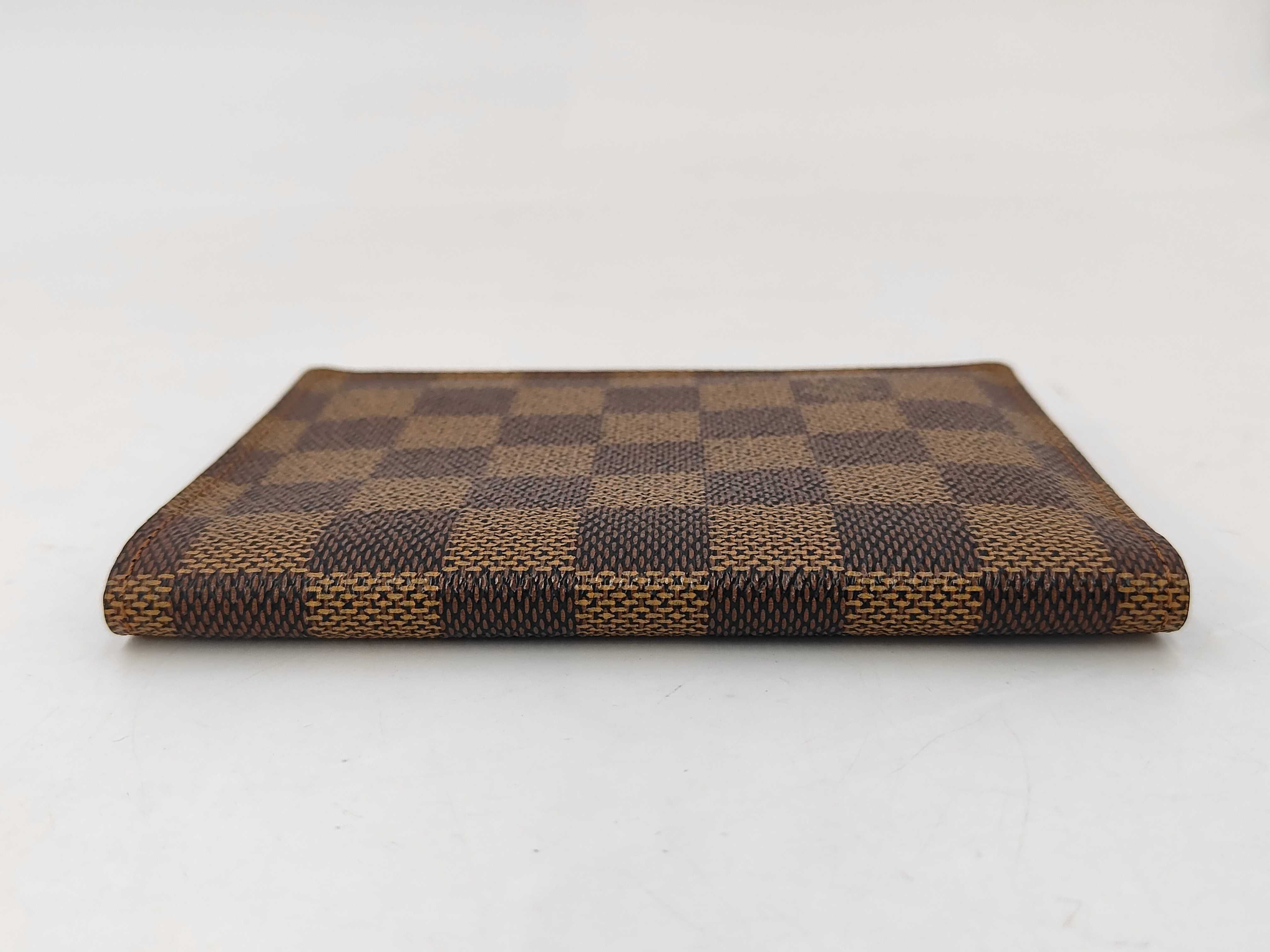 Damier Couverture Passeport CA0042 Billfold — view 5