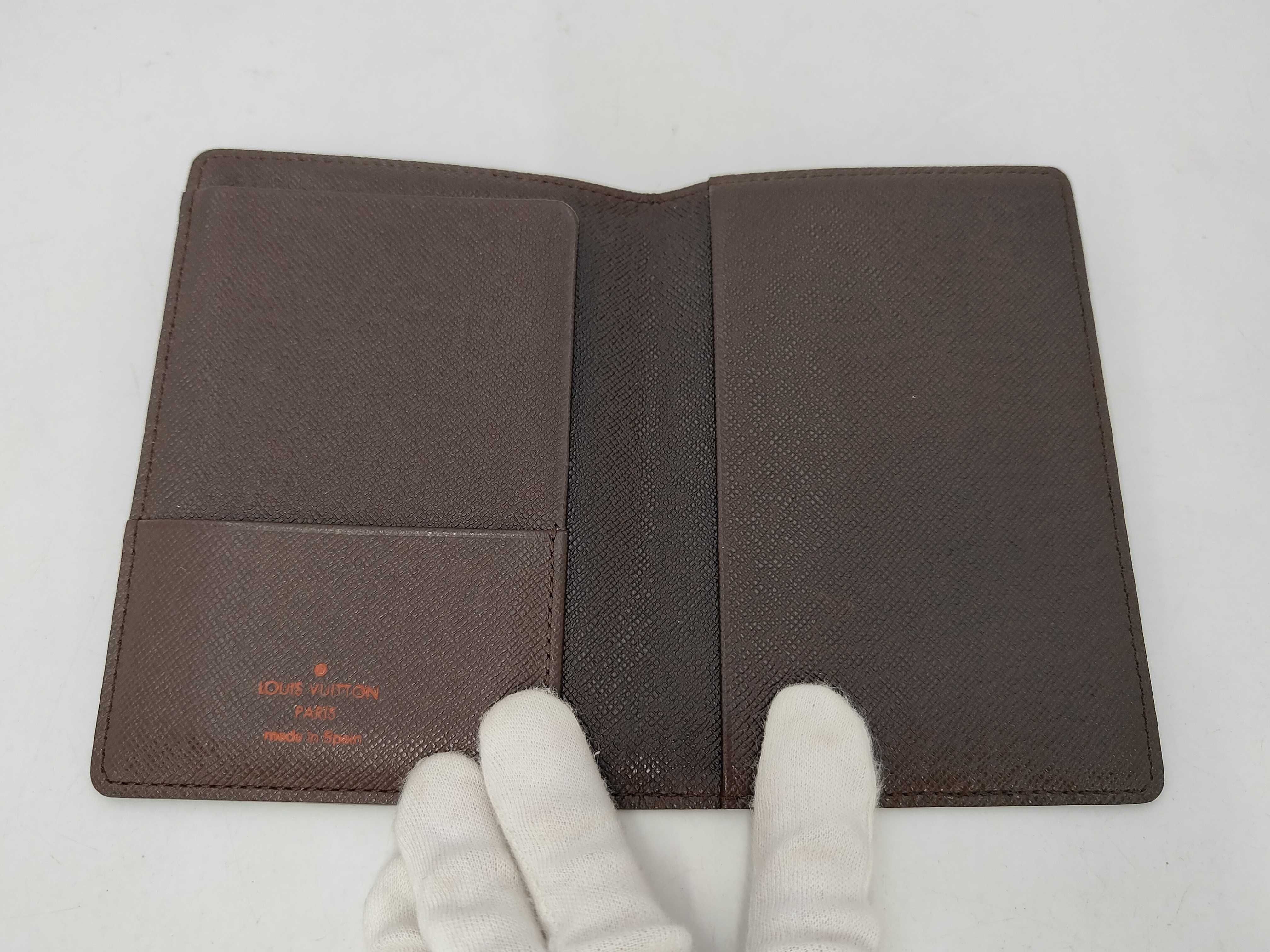 Damier Couverture Passeport CA0042 Billfold — view 7