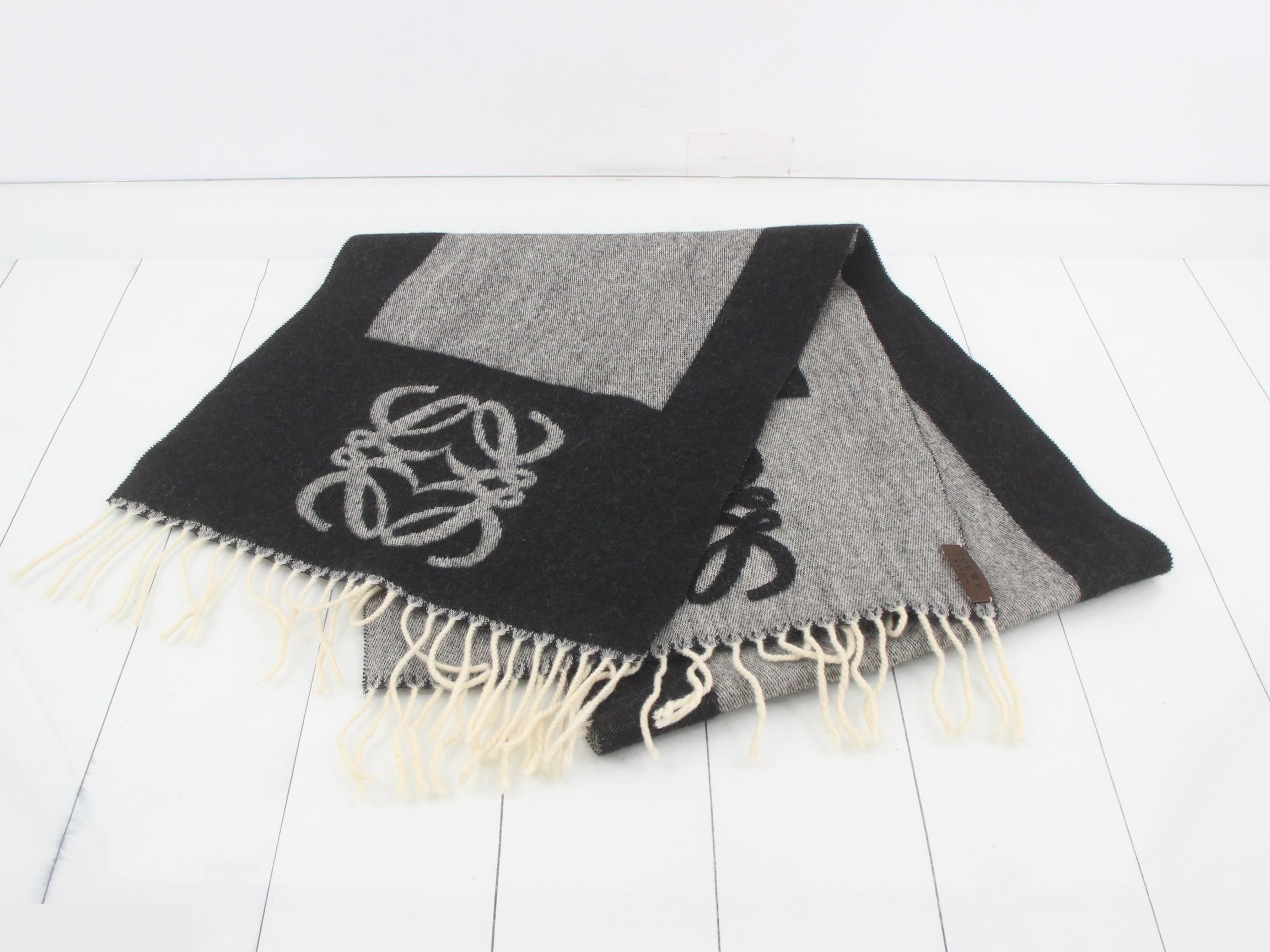 Logo scarf with tag — view 2