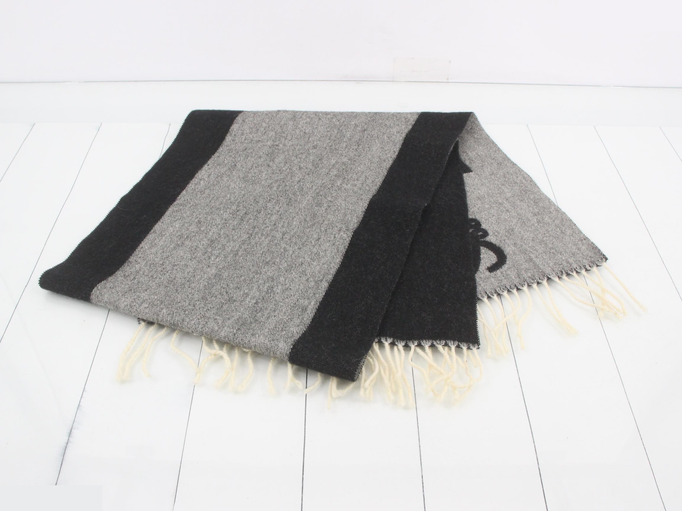 Logo scarf with tag — view 3