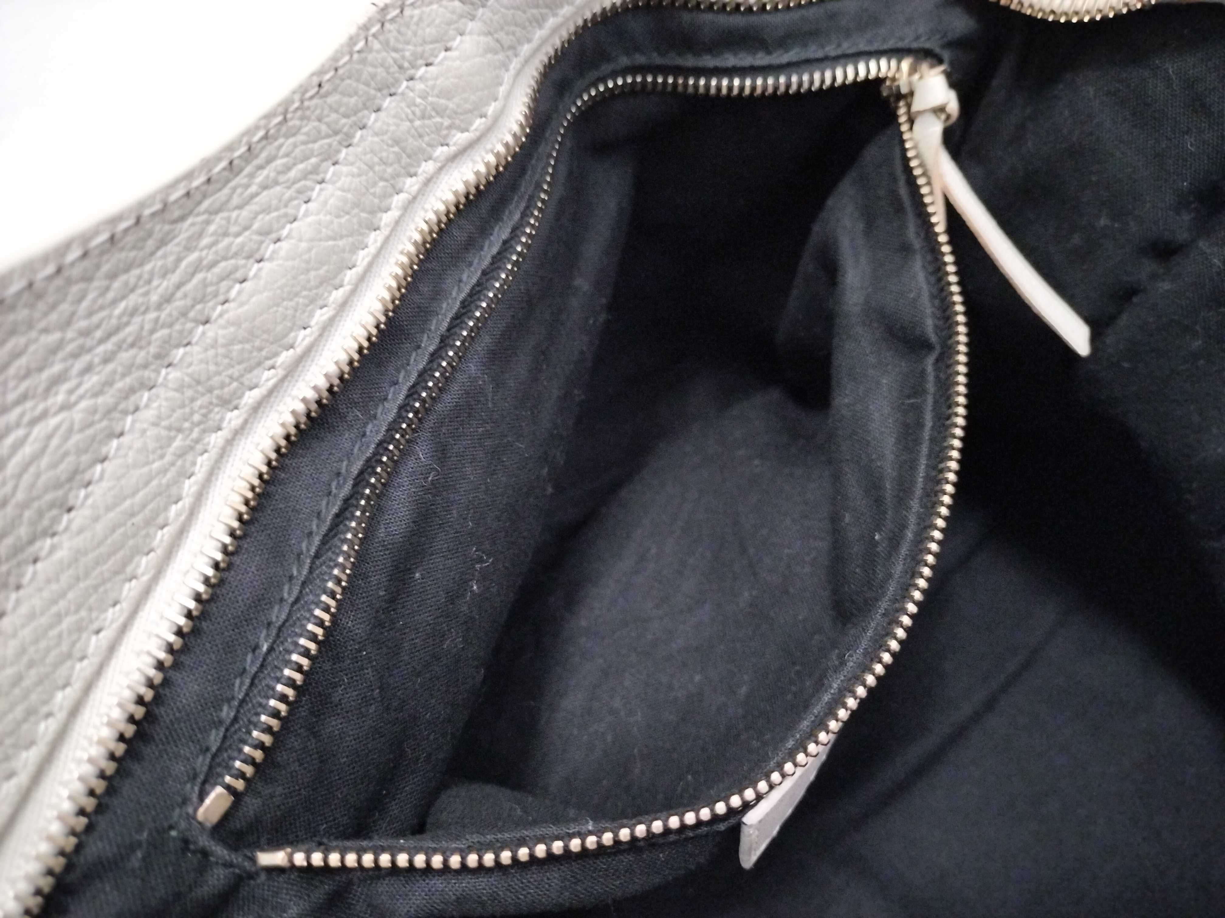 The City Balenciaga The City Leather 2-Way Handbag White 115748 One screw missing Handbag — view 12