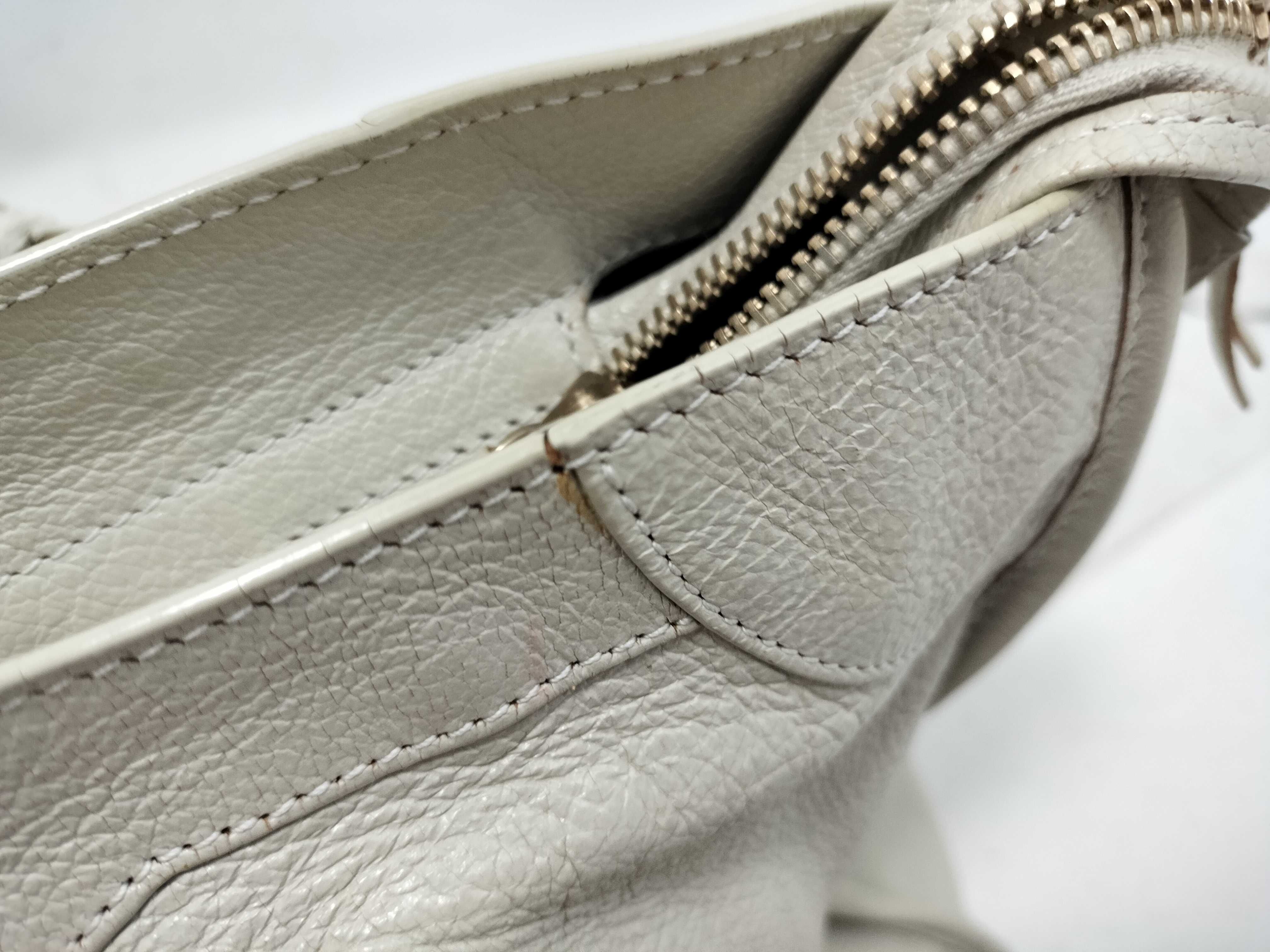 The City Balenciaga The City Leather 2-Way Handbag White 115748 One screw missing Handbag — view 14