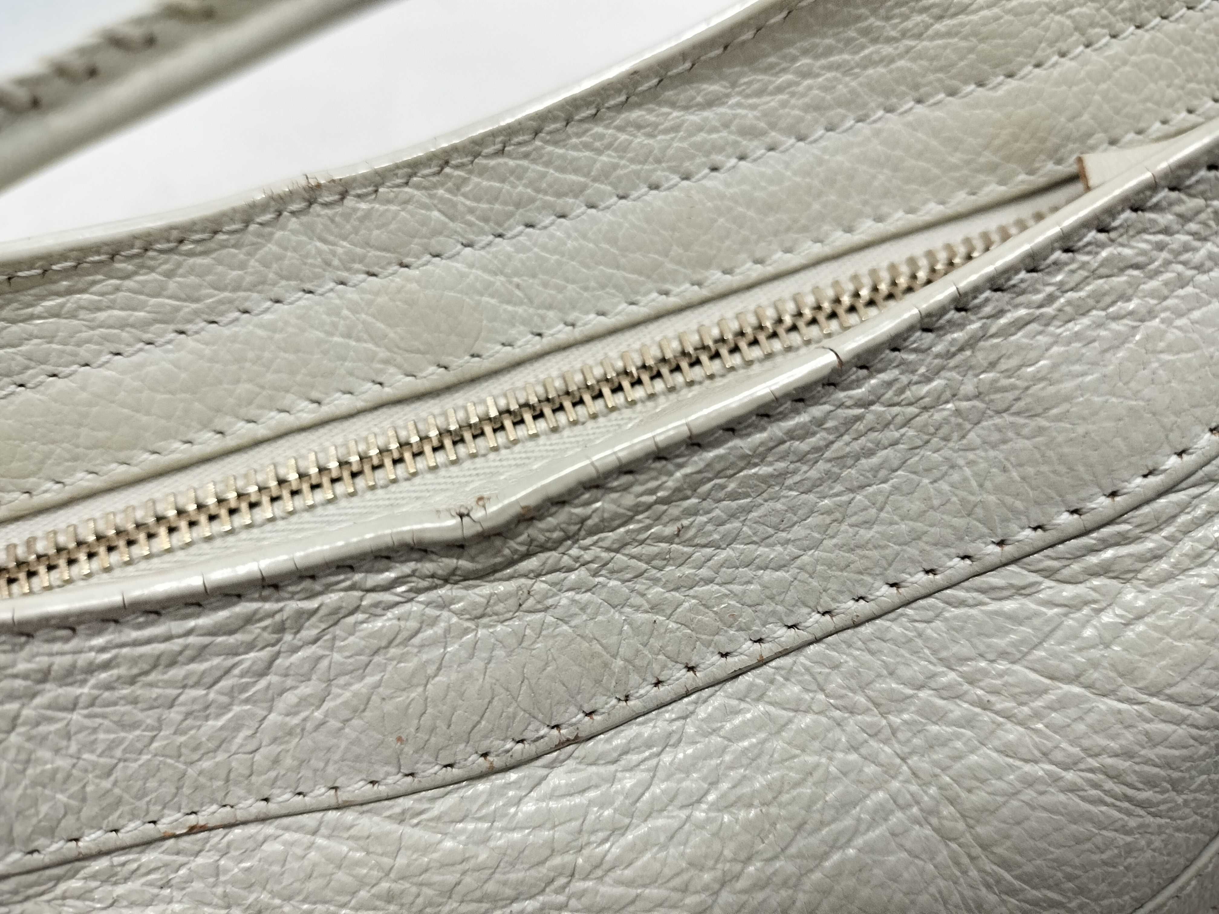 The City Balenciaga The City Leather 2-Way Handbag White 115748 One screw missing Handbag — view 15