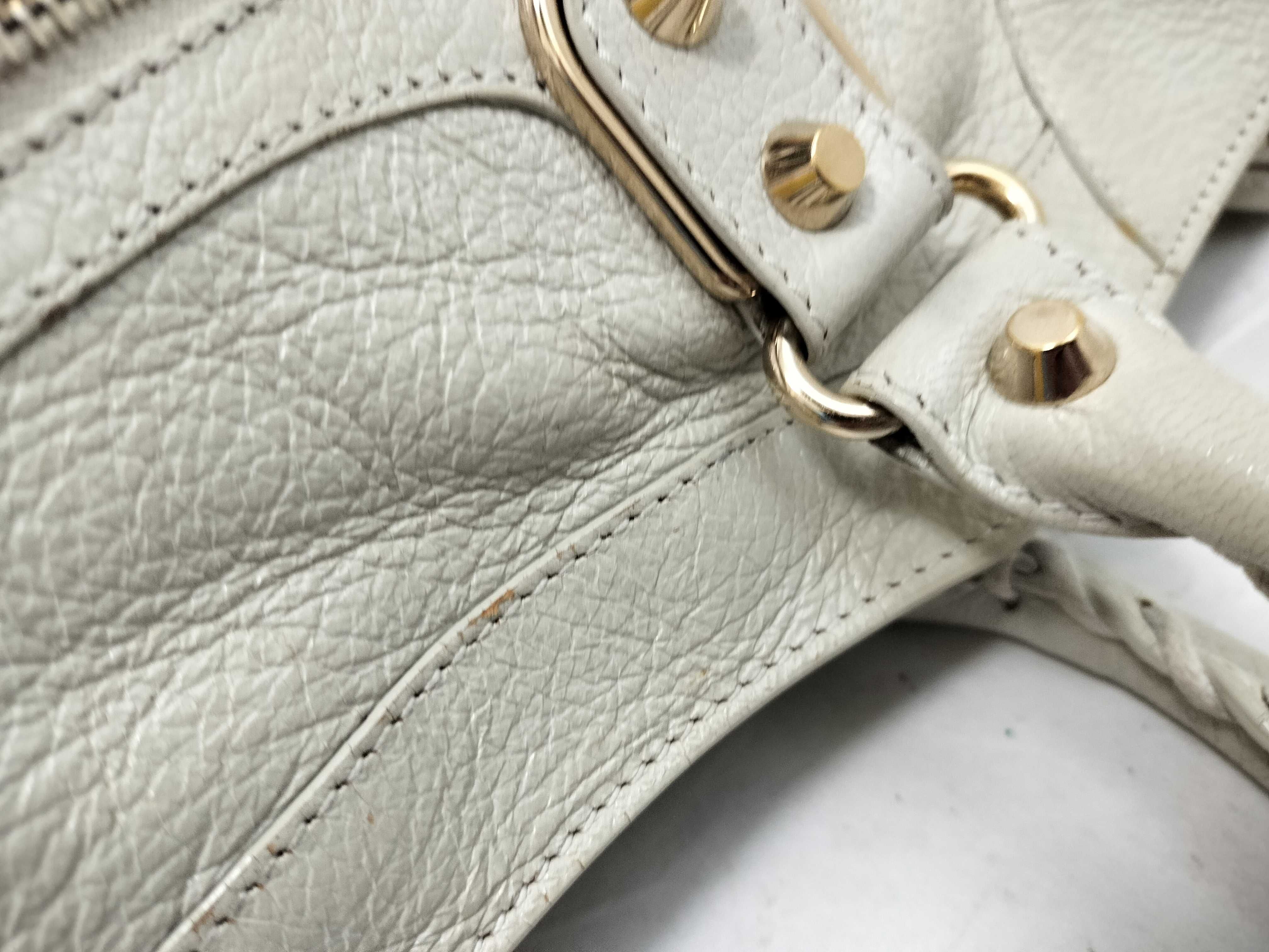 The City Balenciaga The City Leather 2-Way Handbag White 115748 One screw missing Handbag — view 5