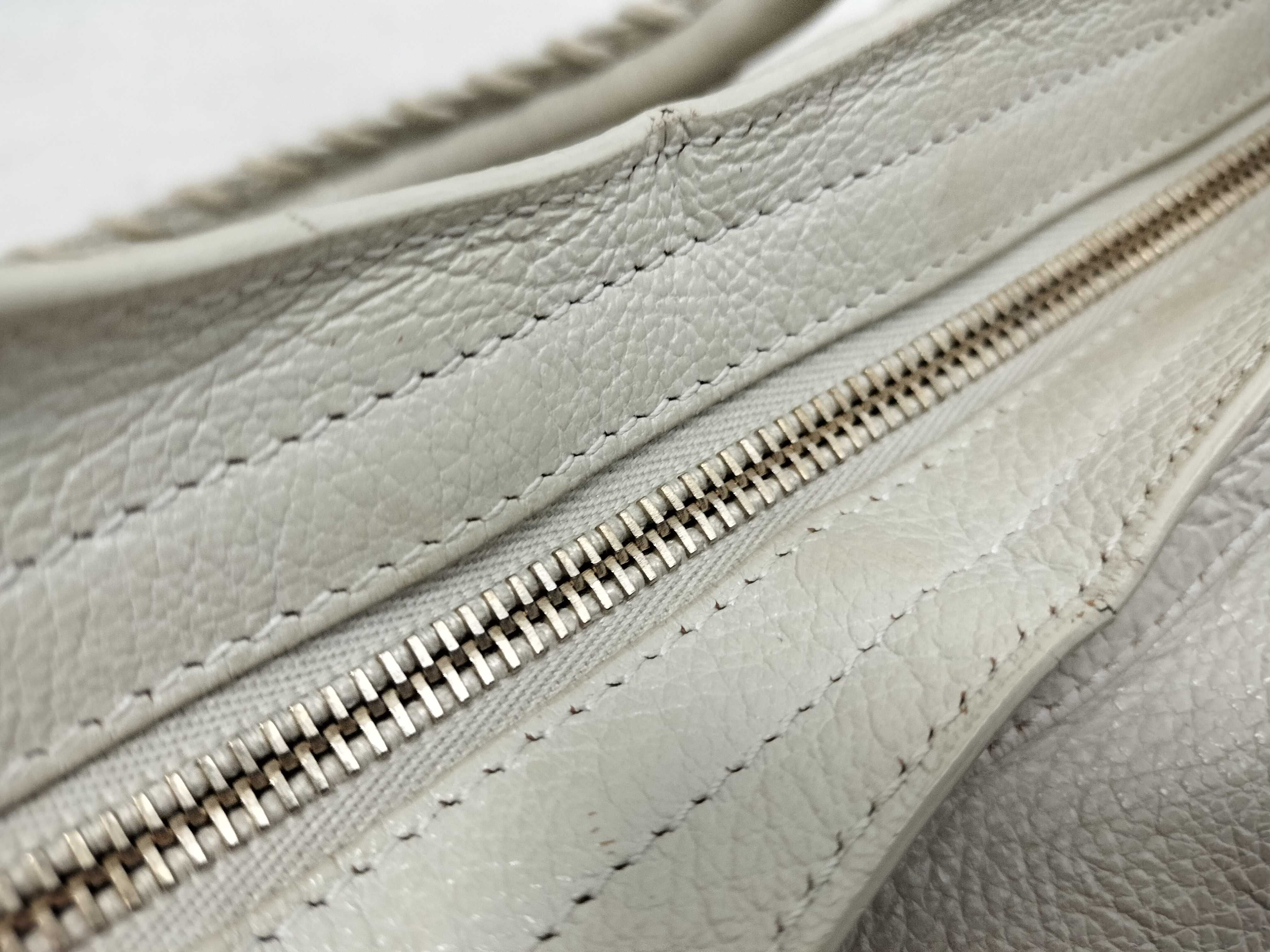 The City Balenciaga The City Leather 2-Way Handbag White 115748 One screw missing Handbag — view 7