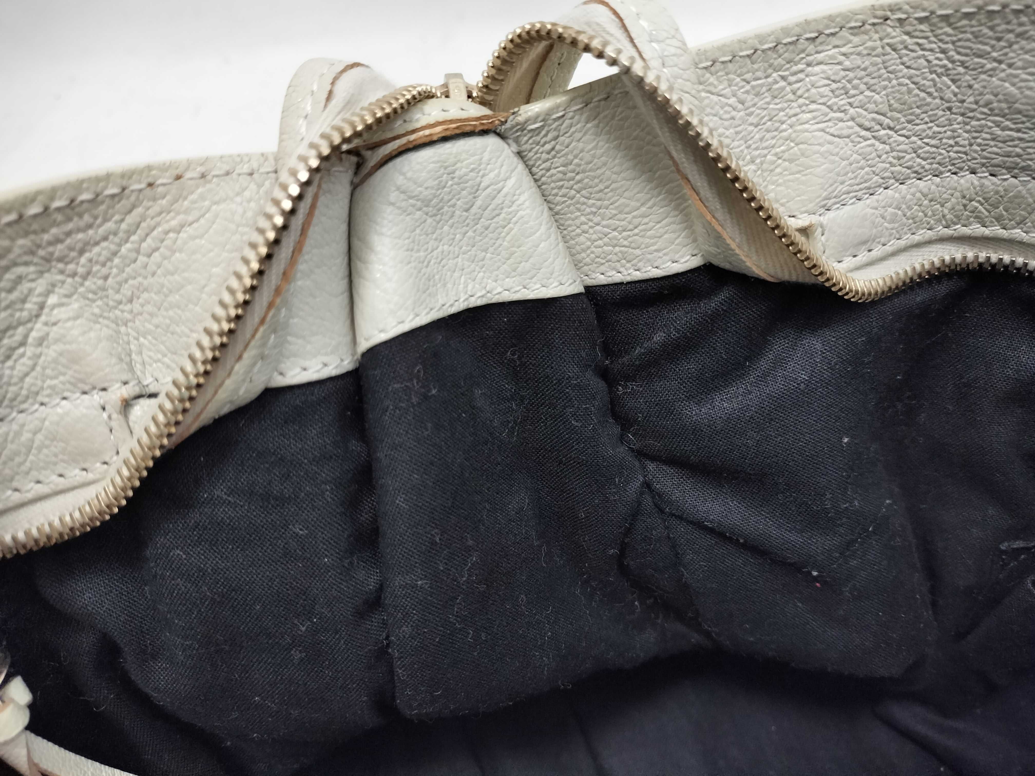 The City Balenciaga The City Leather 2-Way Handbag White 115748 One screw missing Handbag — view 10