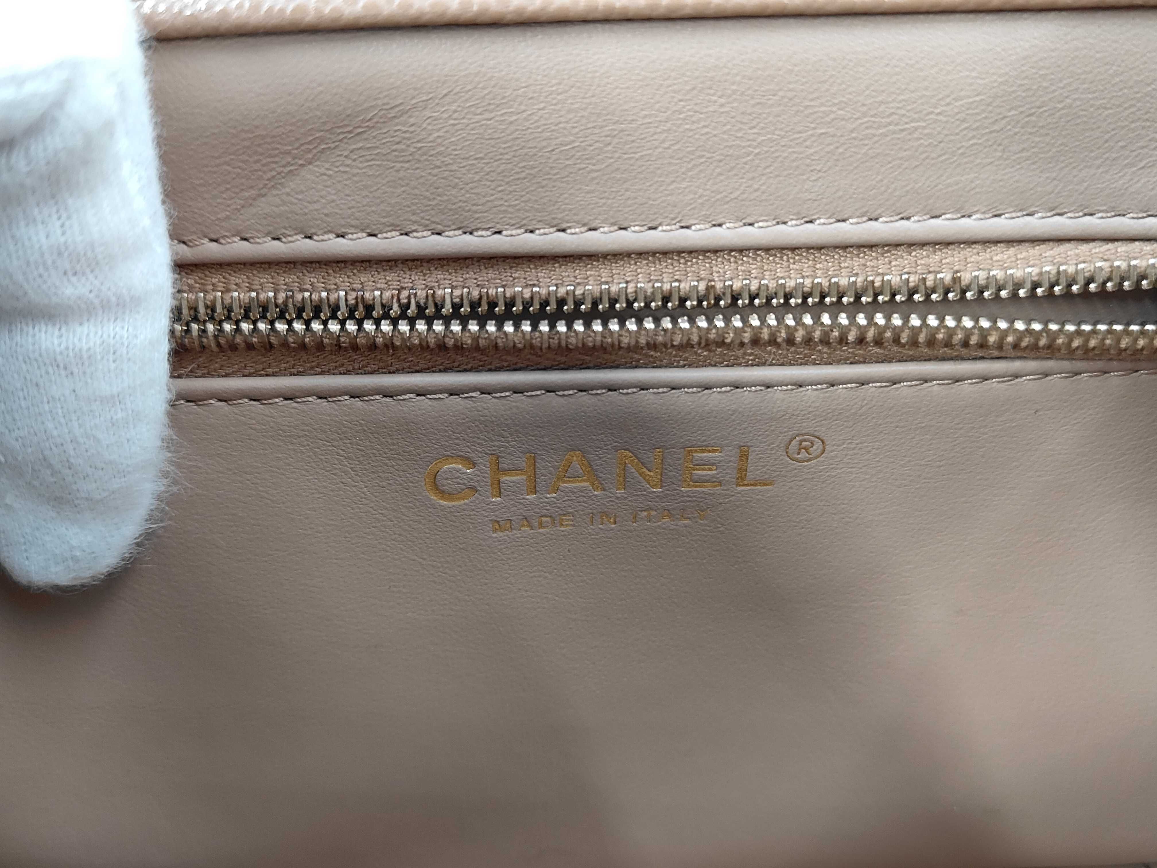 Business Affinity Small Shoulder Bag — view 10