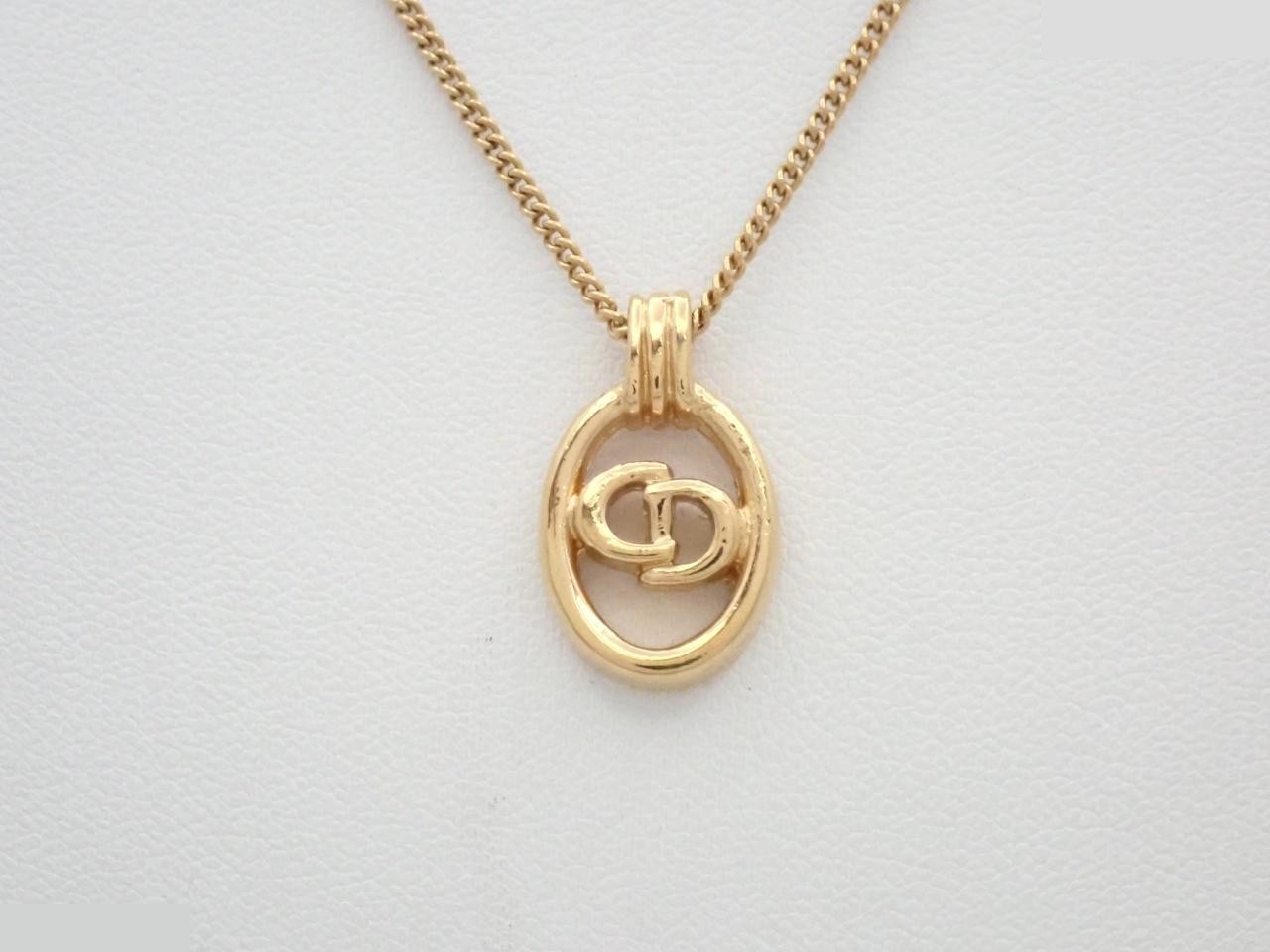Gold necklace, chain approximately 44cm