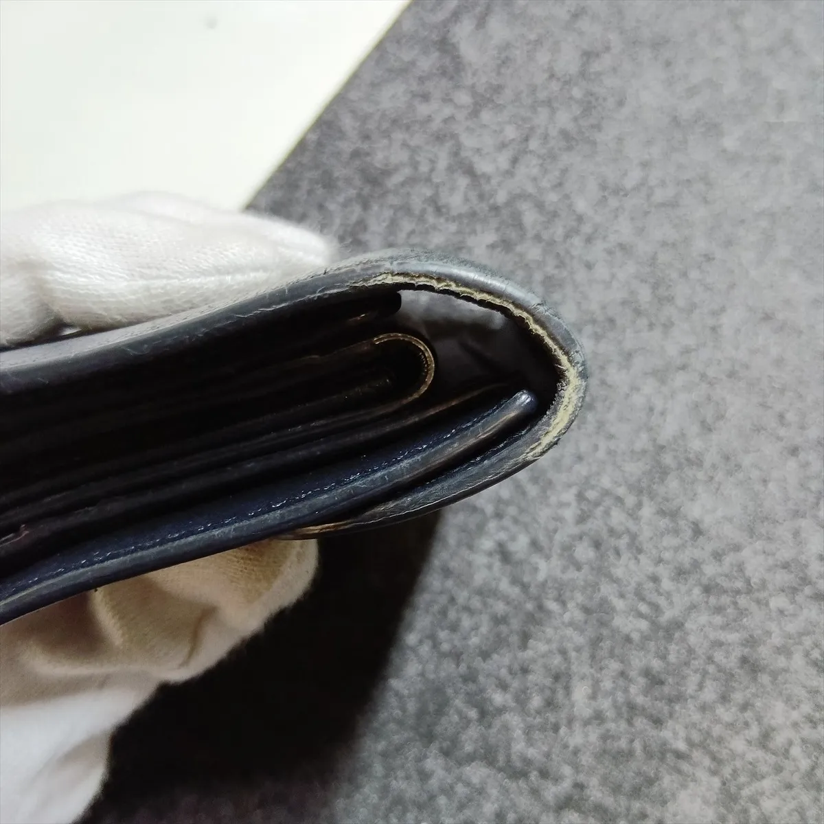 Triomphe Small Flap Wallet Leather Compact Wallet Black — view 10