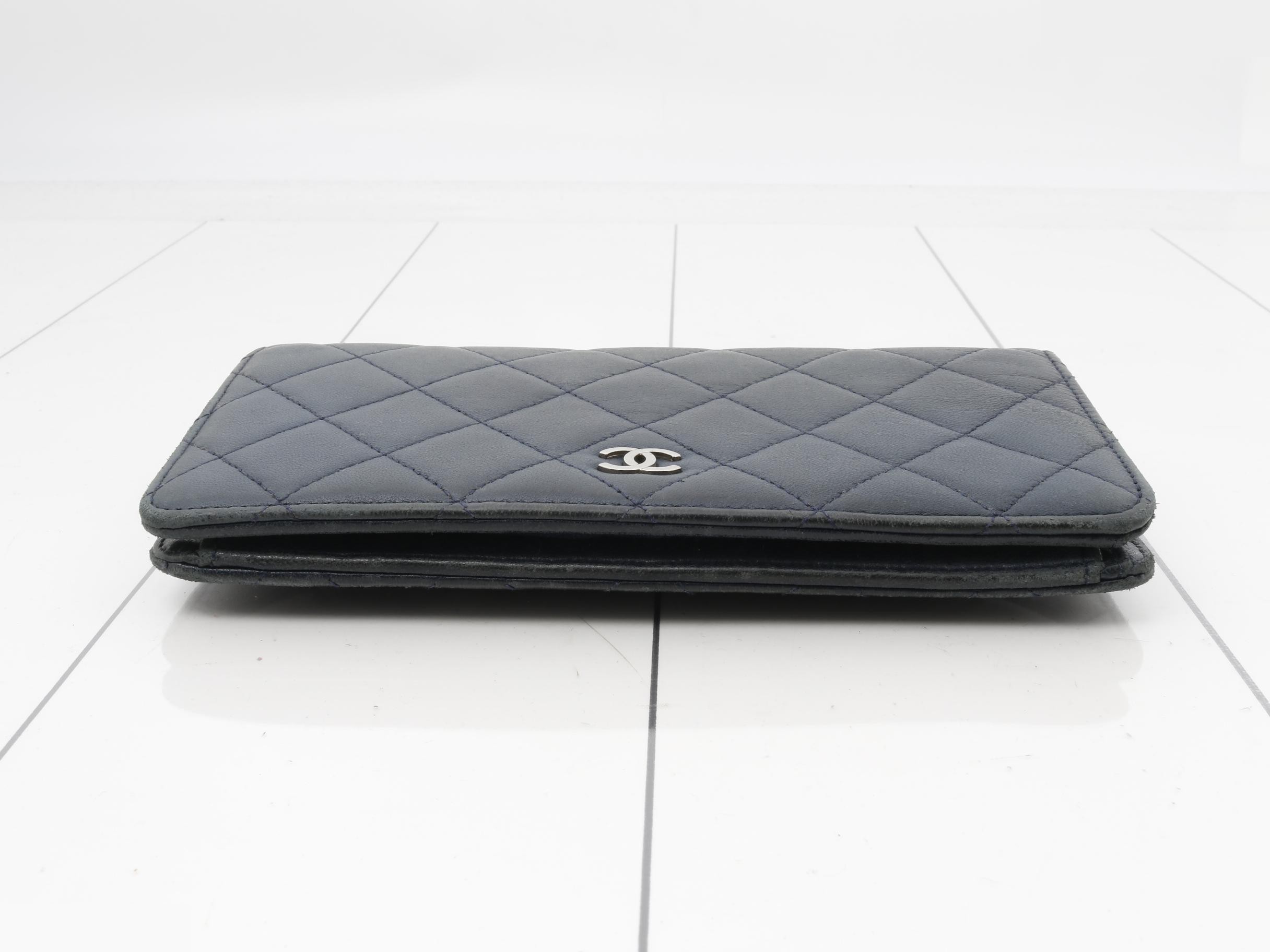 Matelassé (bag) and wallet, Coco Mark, navy — view 3