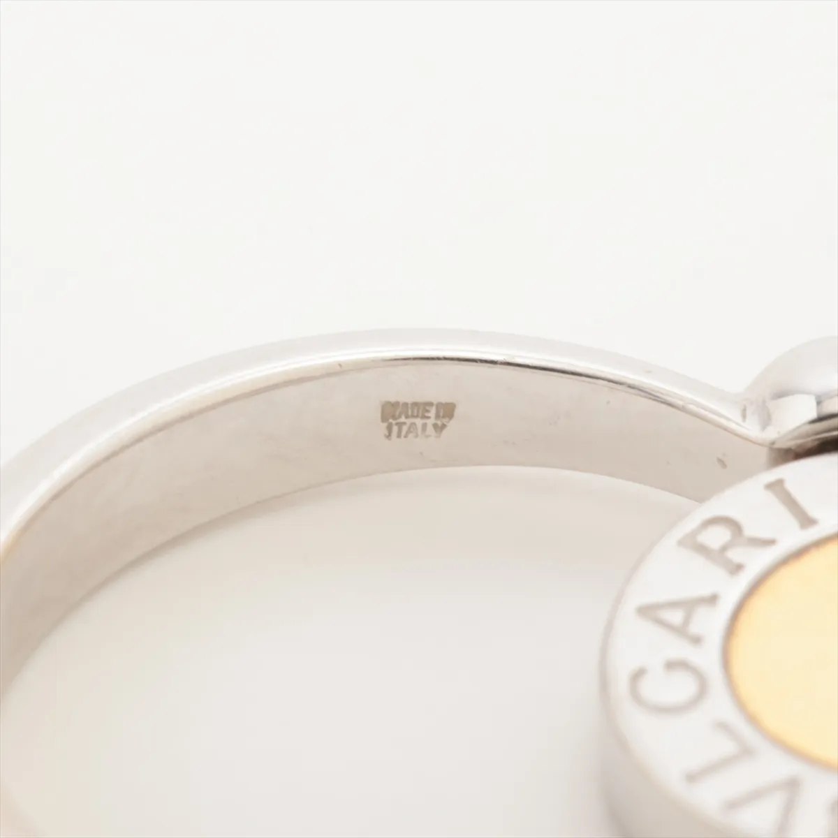 Flip Onyx Ring 750 (YG x WG) 6.0g. Stone chipped, — view 3