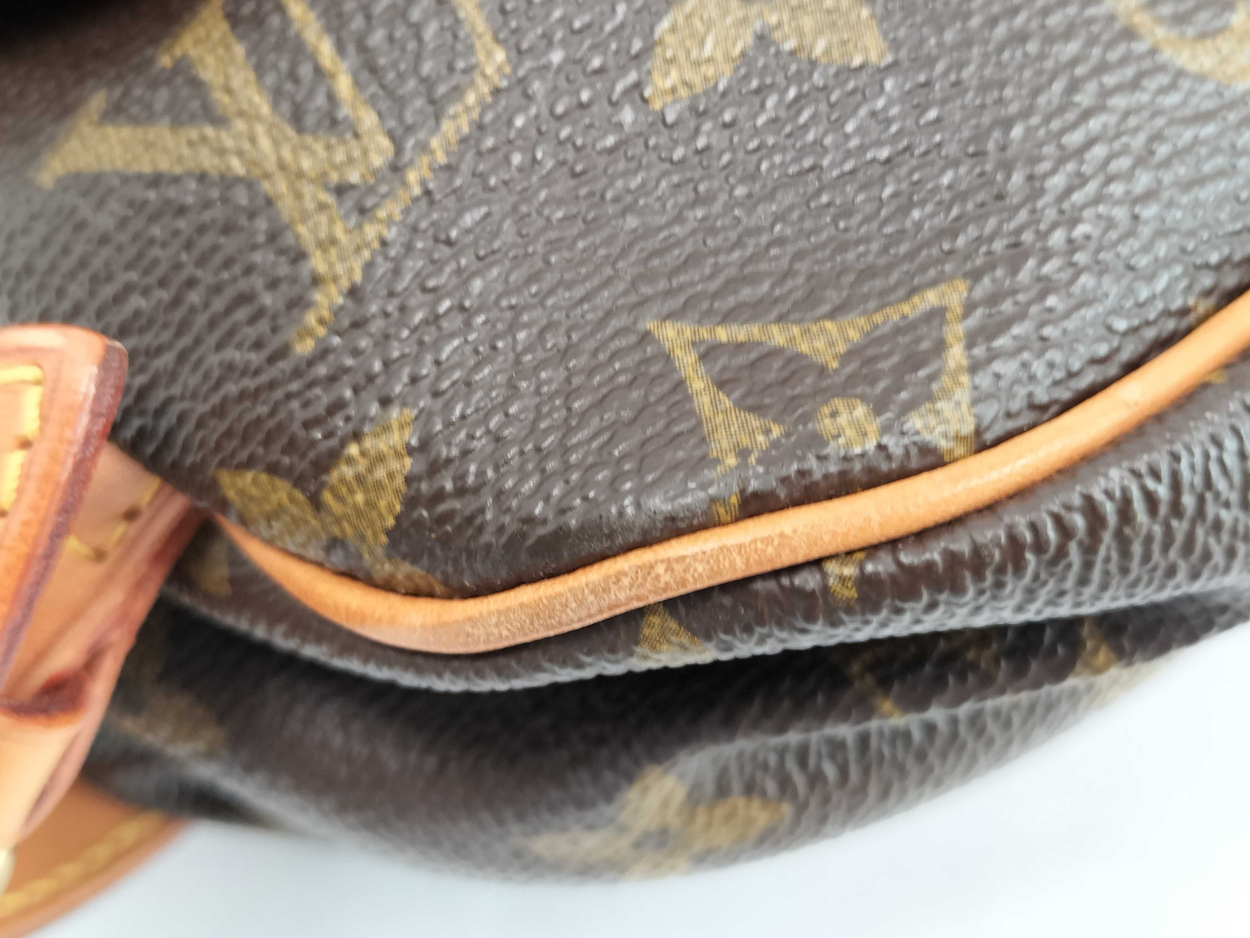 Monogram Louis Vuitton Saumur 30 Monogram Shoulder Bag M42256 — view 6