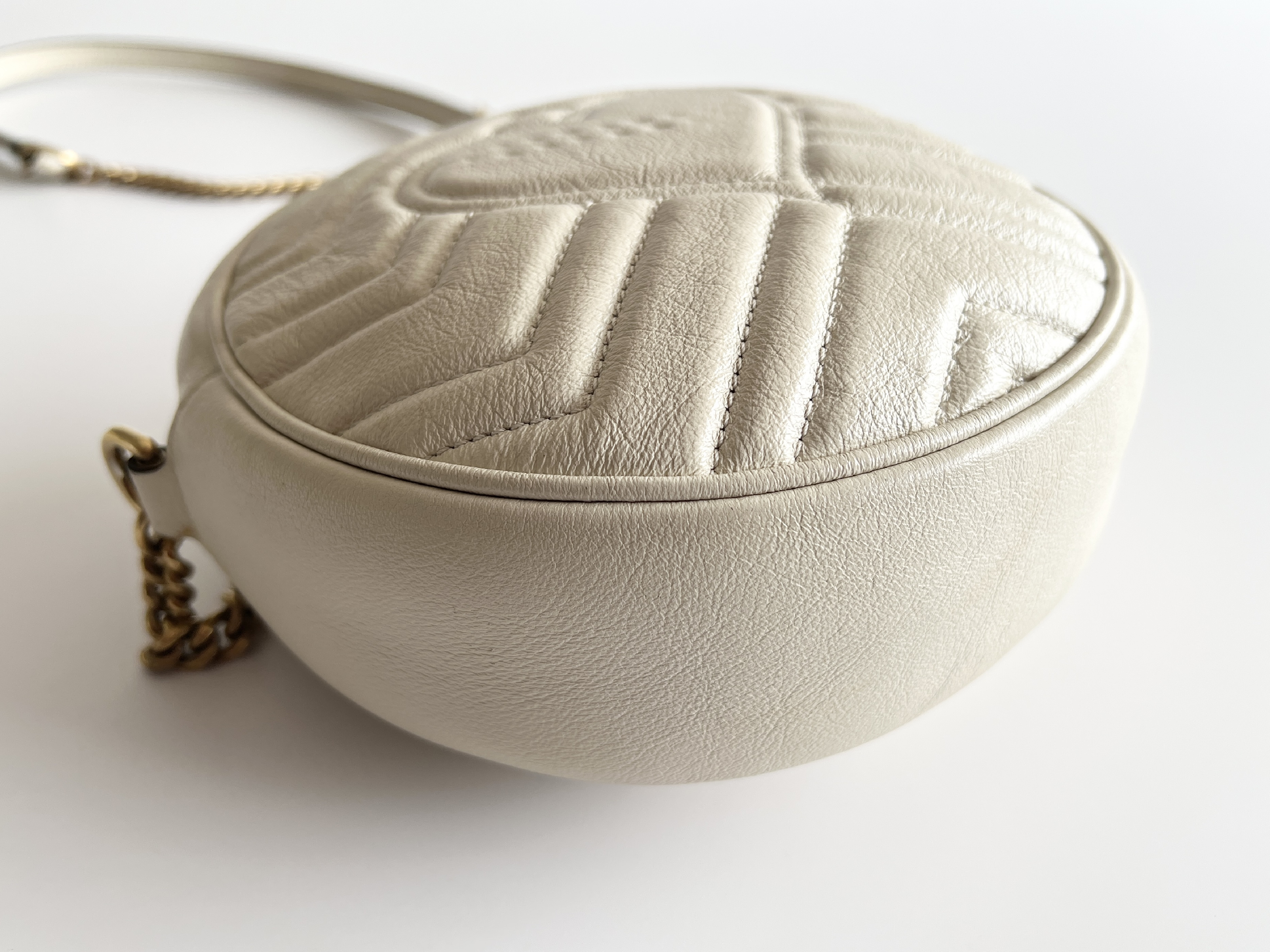 Marmont Quilted GG Logo Leather Round Chain Shoulder Bag — view 10
