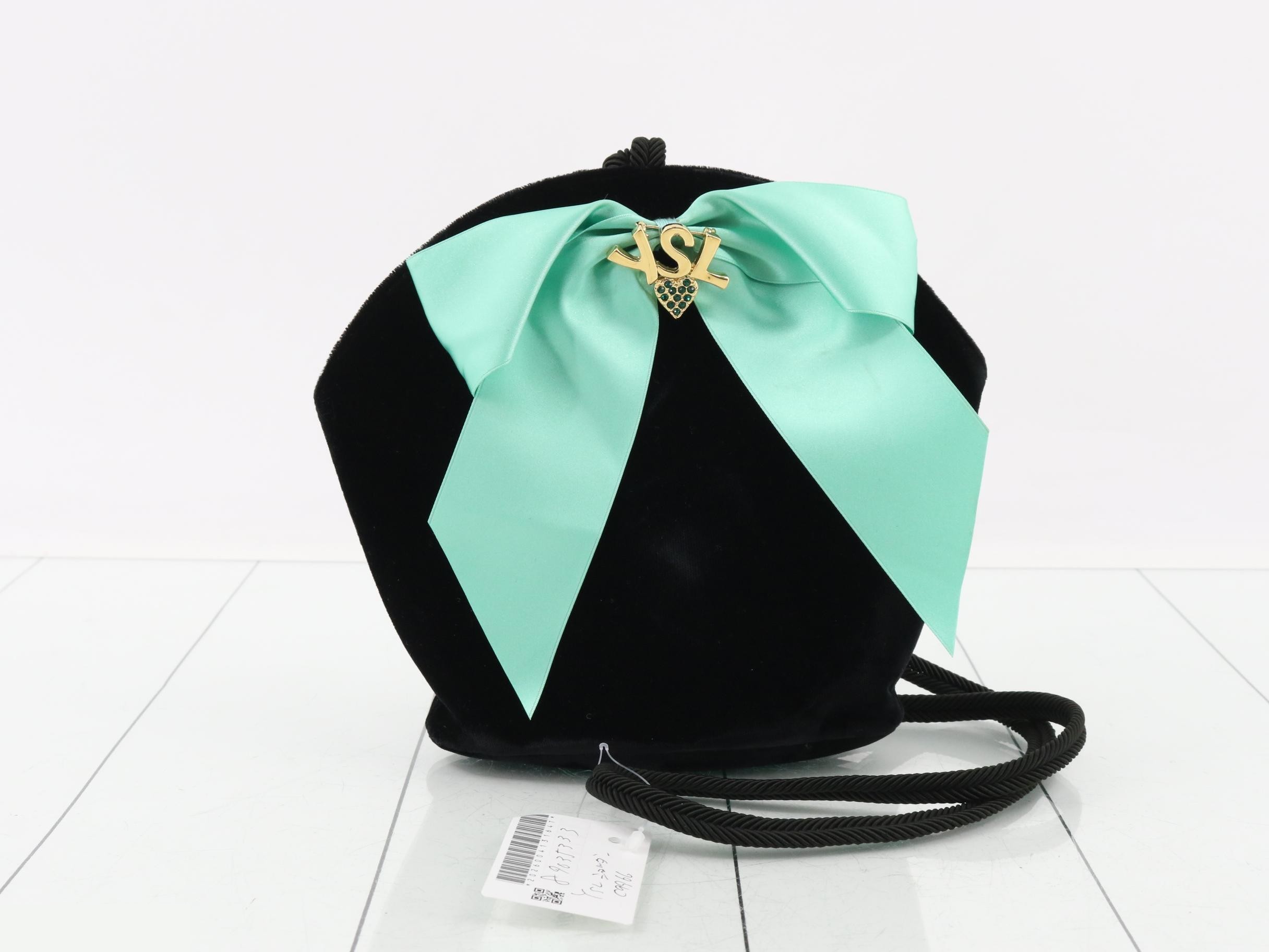 Velvet shoulder bag with brooch and ribbon