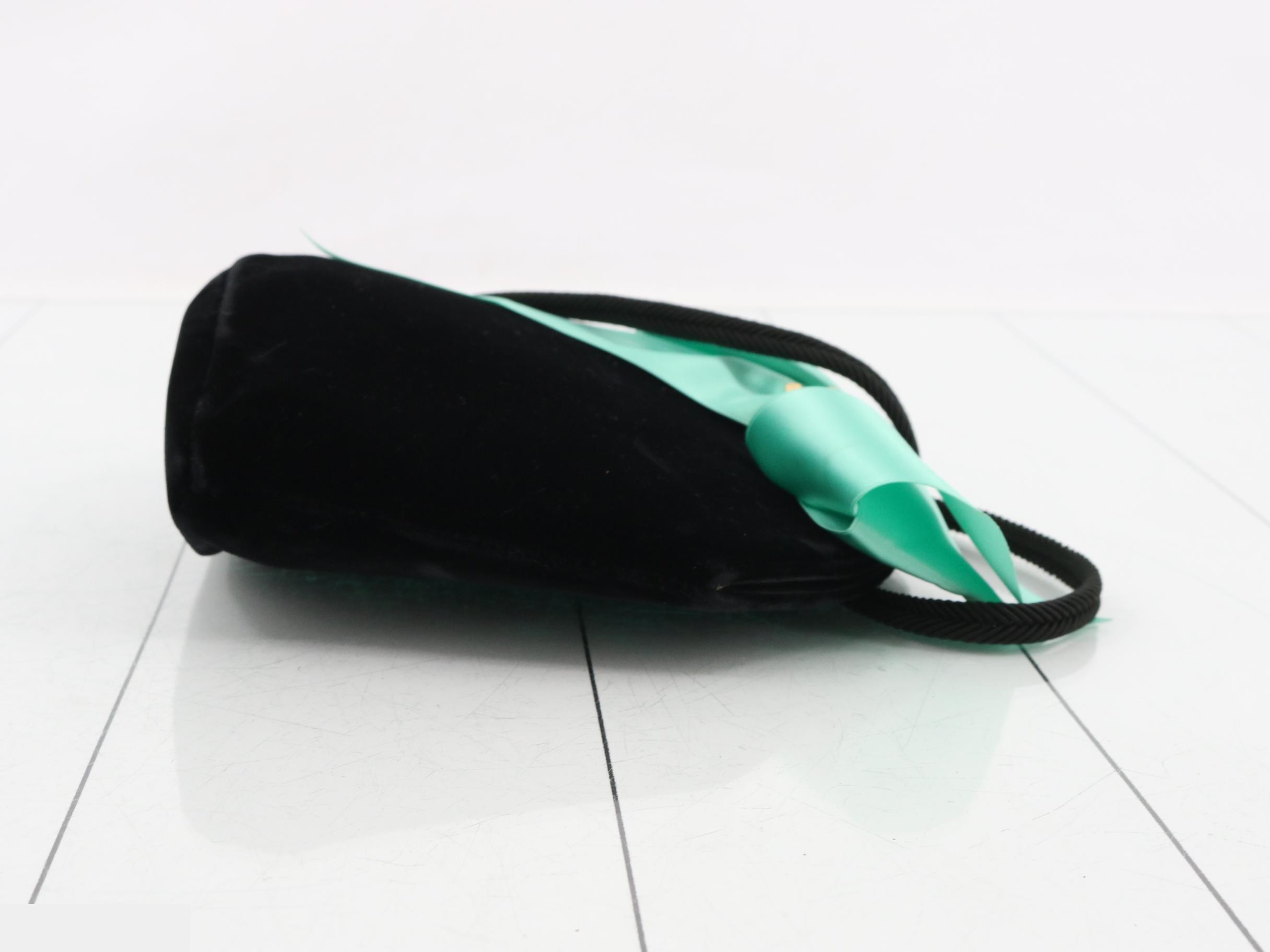 Velvet shoulder bag with brooch and ribbon — view 3