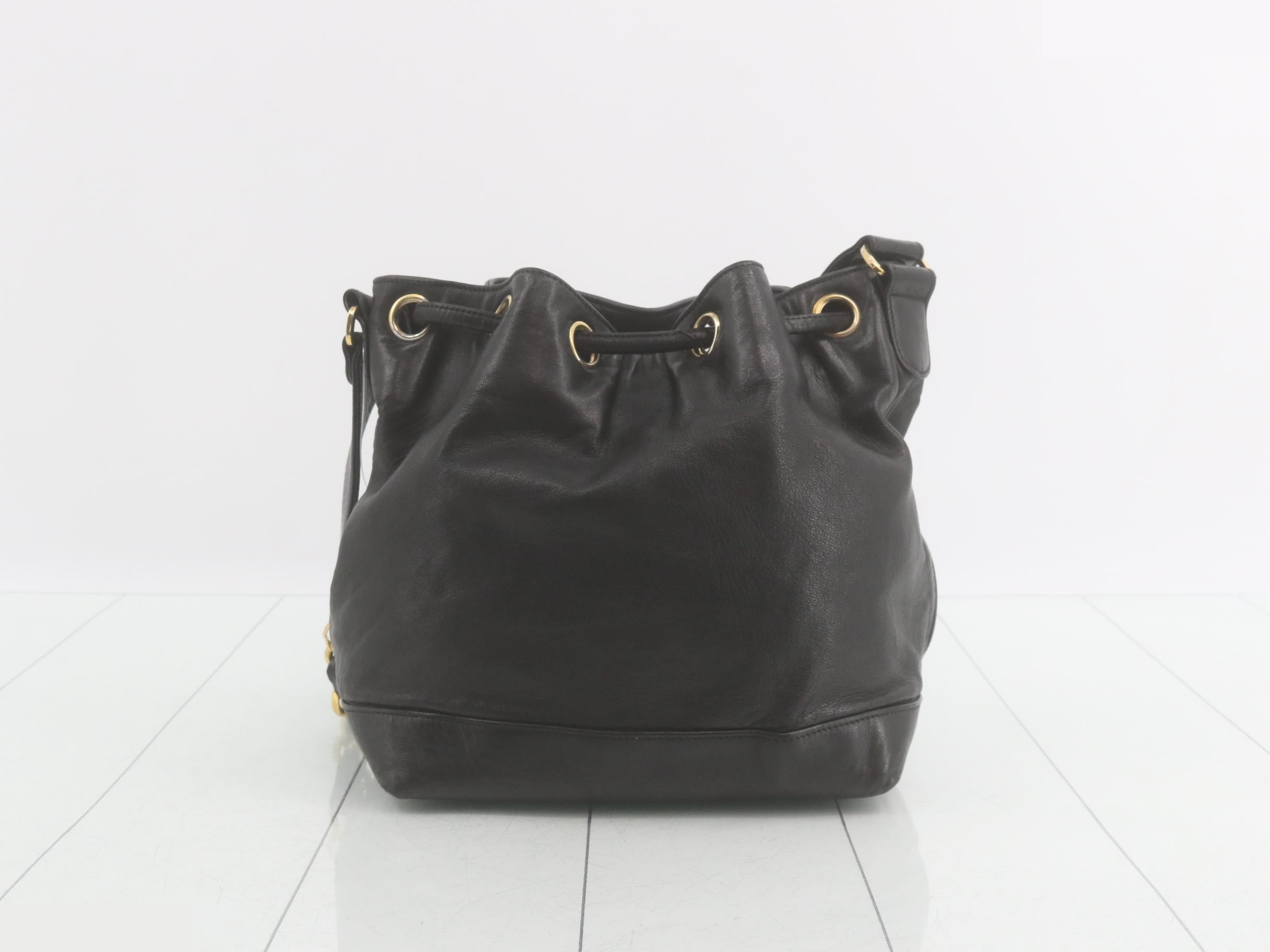 Leather Chanel logo drawstring pouch with chain shoulder bag, black. — view 2