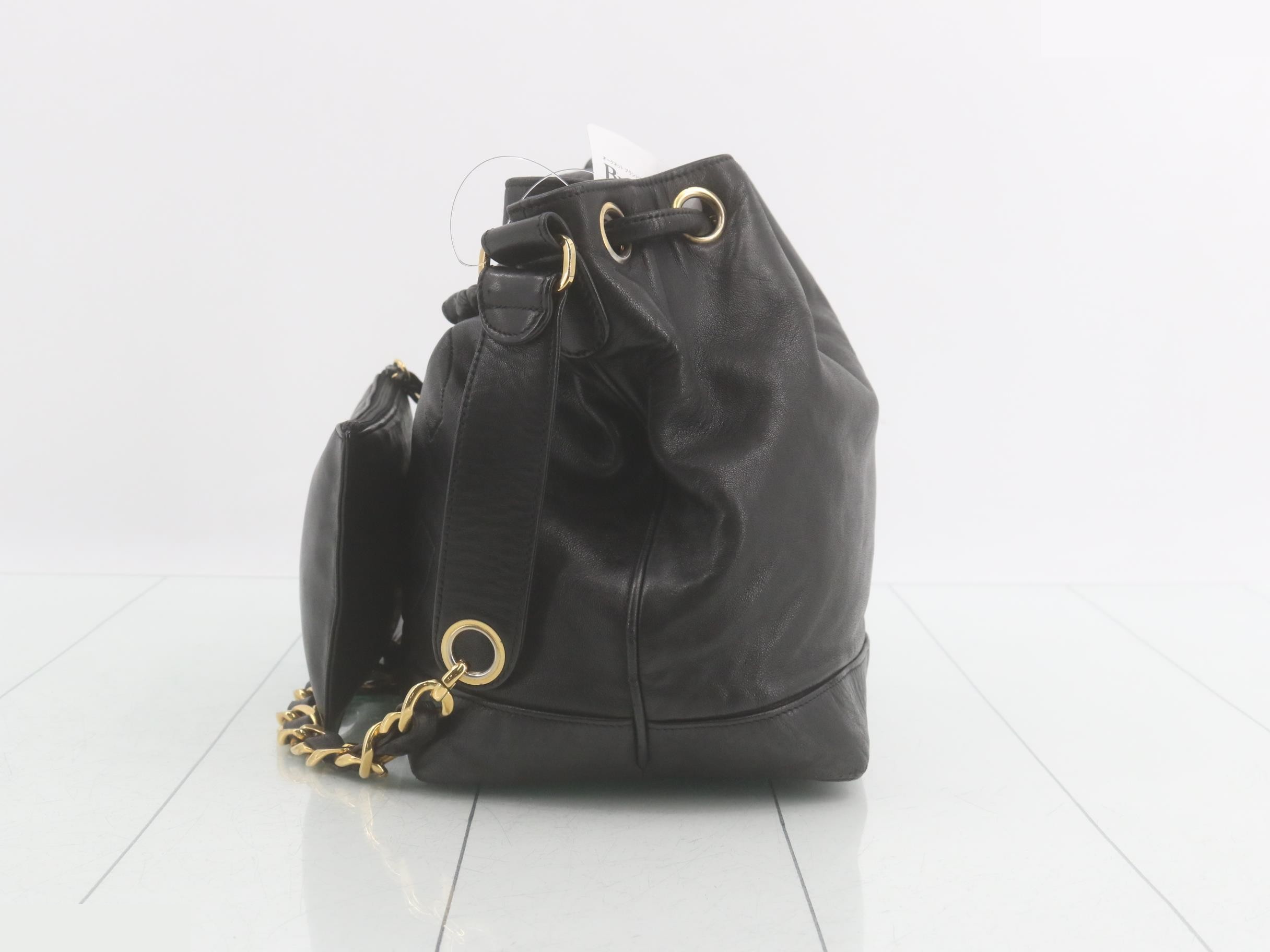 Leather Chanel logo drawstring pouch with chain shoulder bag, black. — view 3