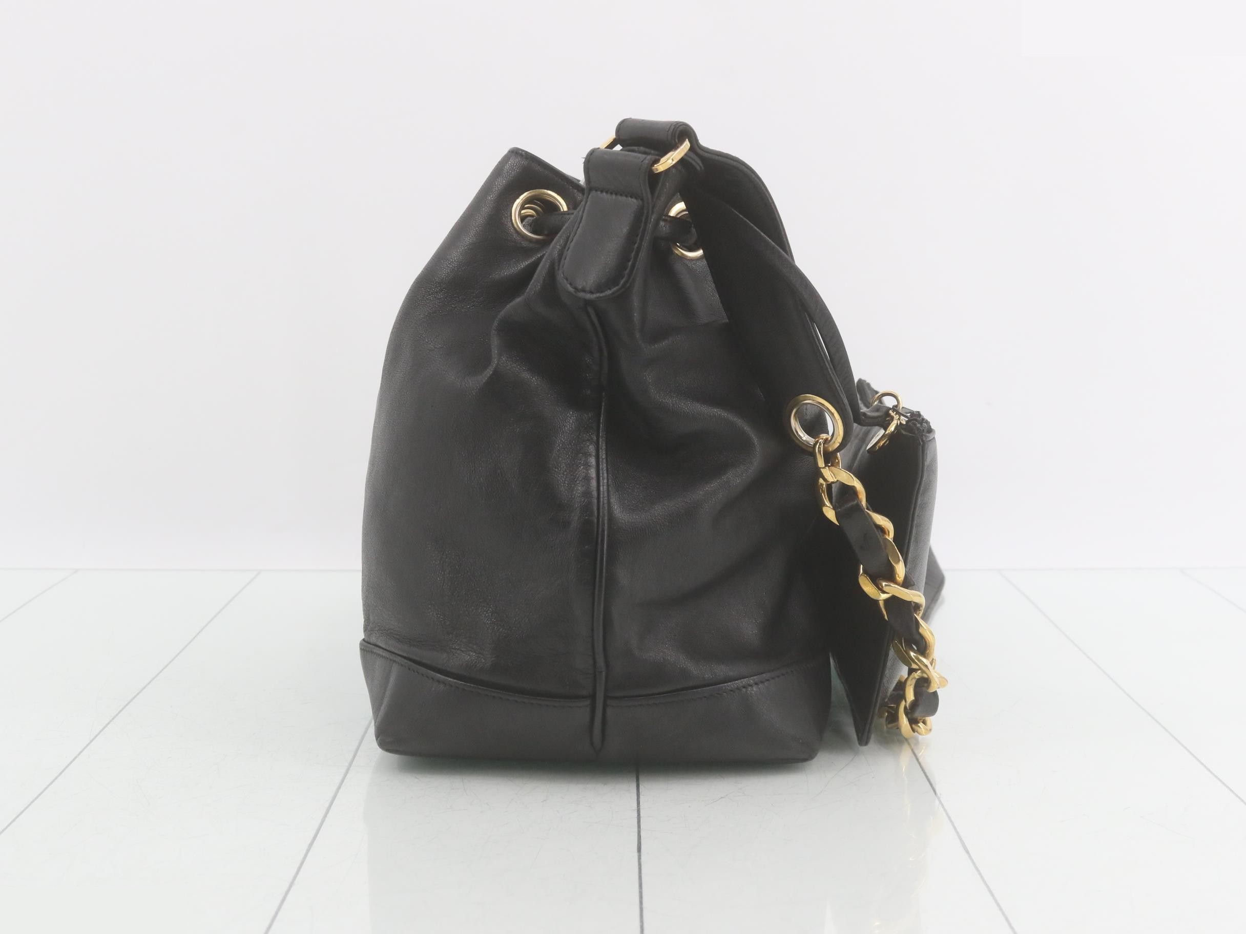 Leather Chanel logo drawstring pouch with chain shoulder bag, black. — view 4