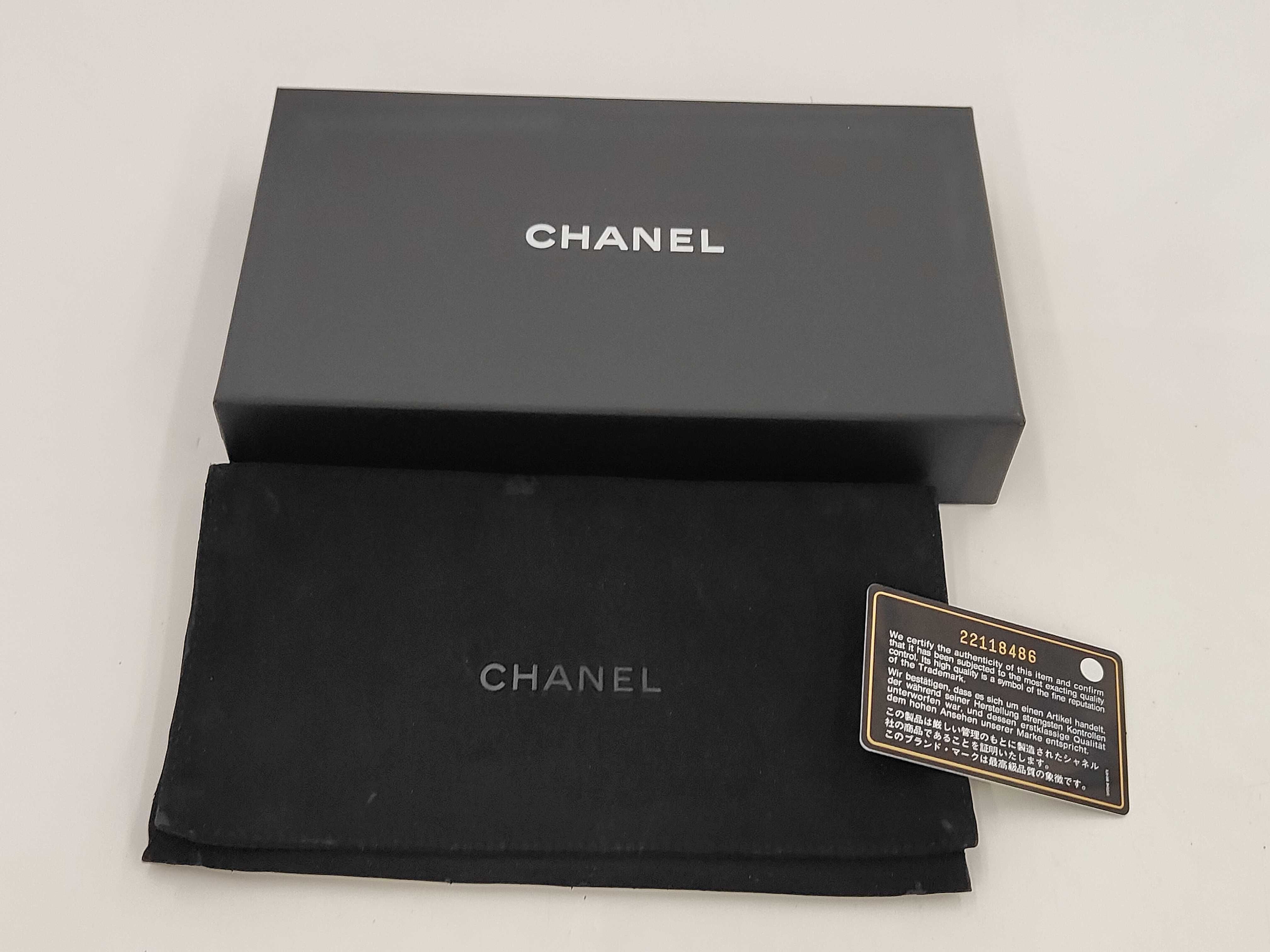 Matelassé Caviar Skin Round Zip Long Wallet 22118*** Accessories: Box, Guarantee Card Wallet — view 10