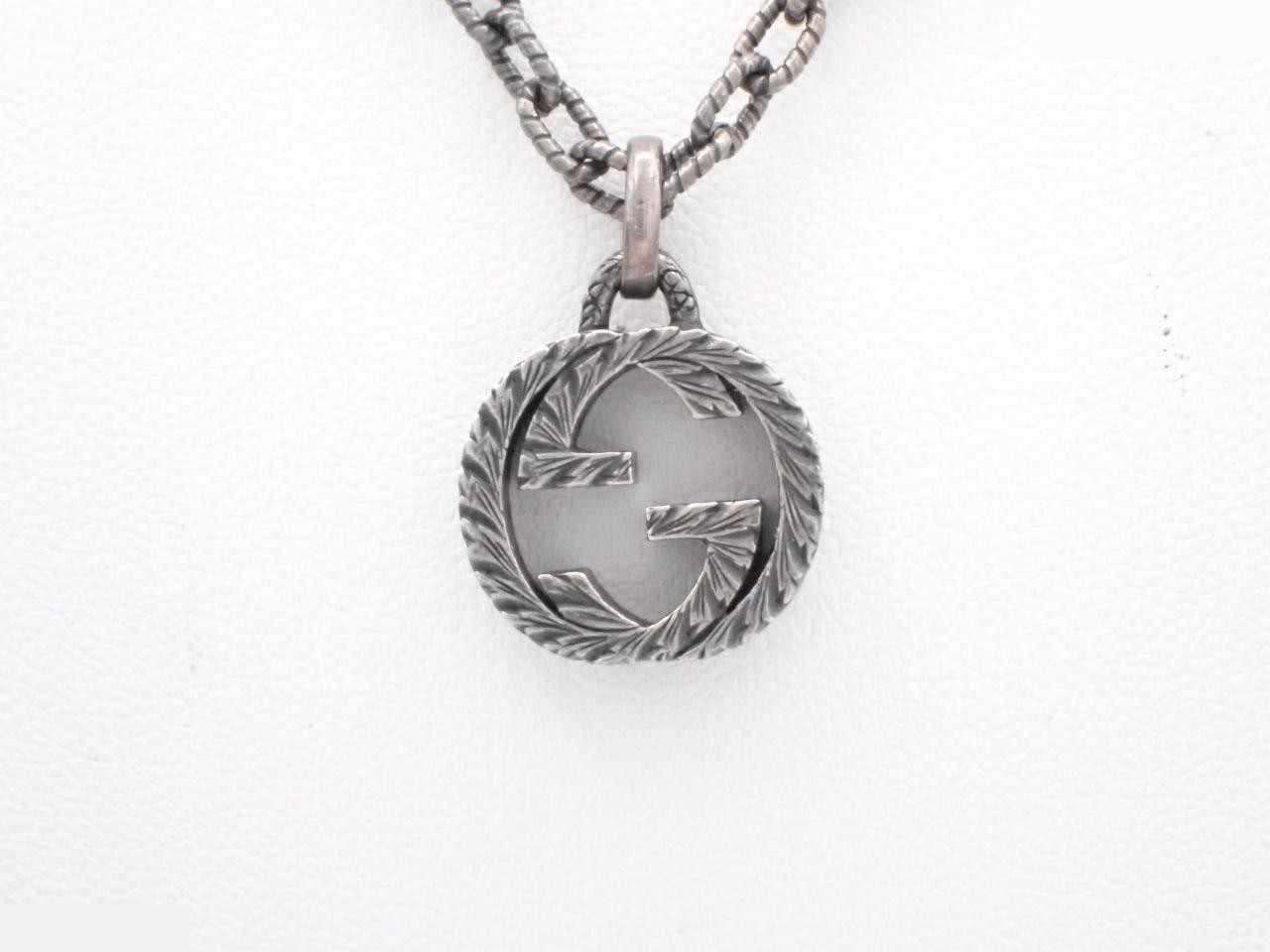Silver necklace, 925 sterling silver, 17.8g, chain approximately 44cm.