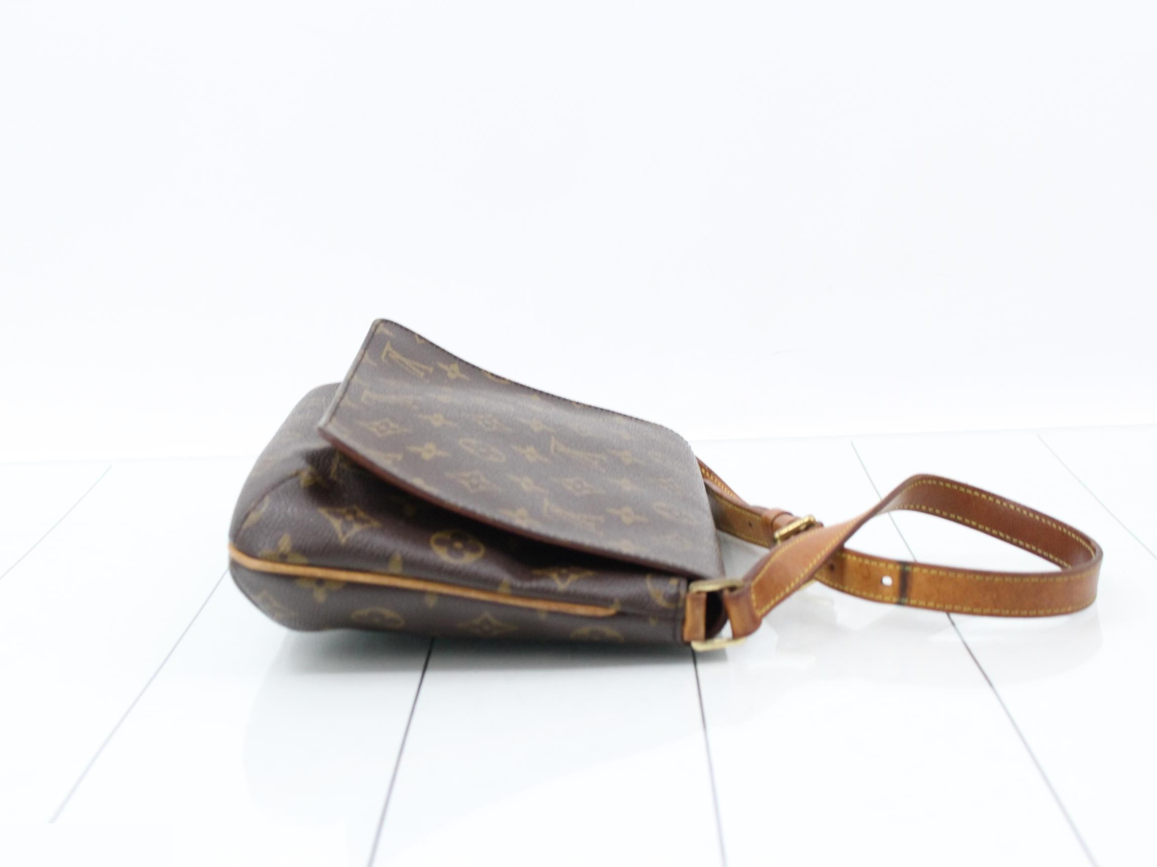M51257 Musette Tango Short Shoulder Bag — view 3