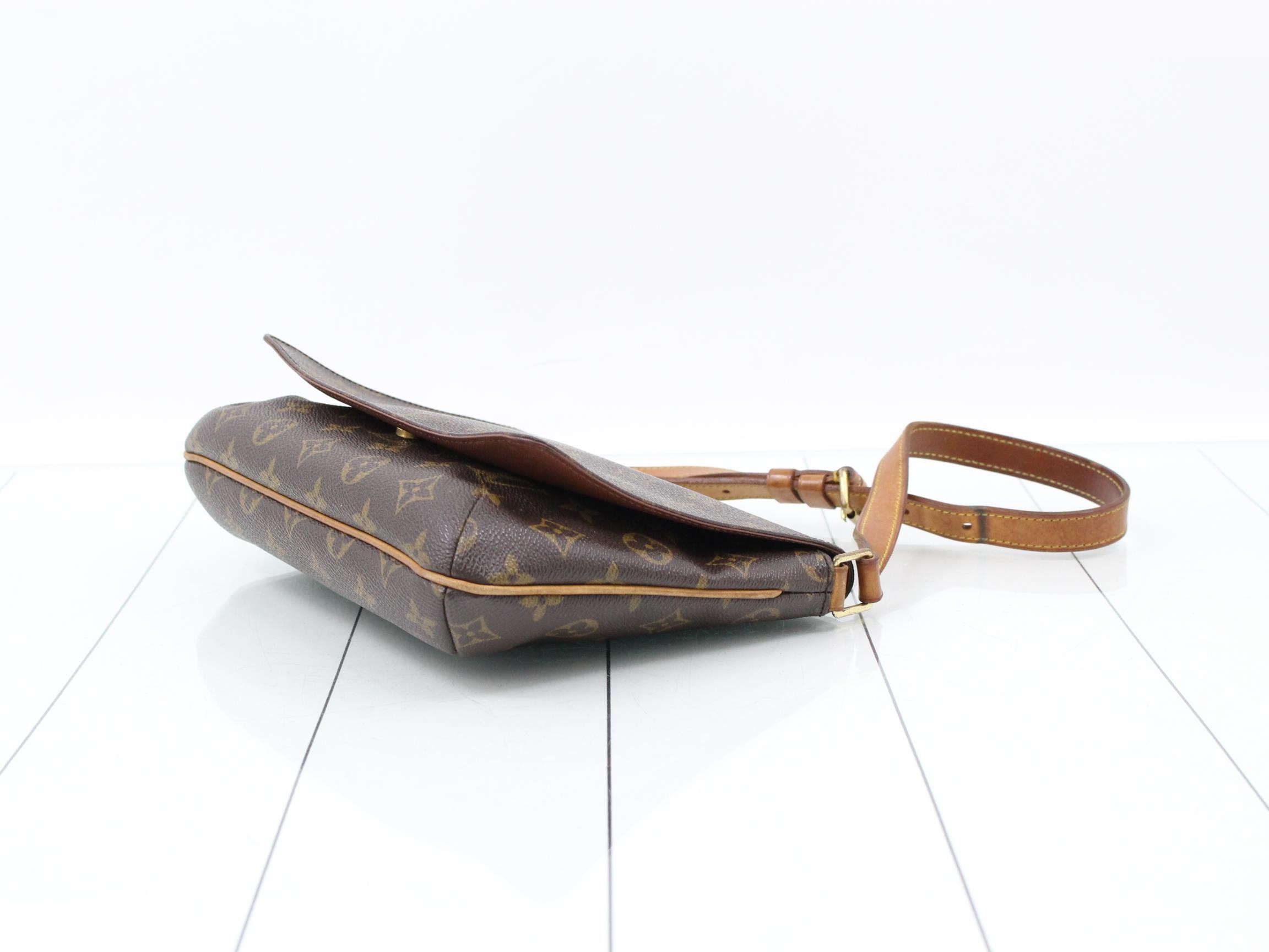 M51257 Musette Tango Short Shoulder Bag — view 6