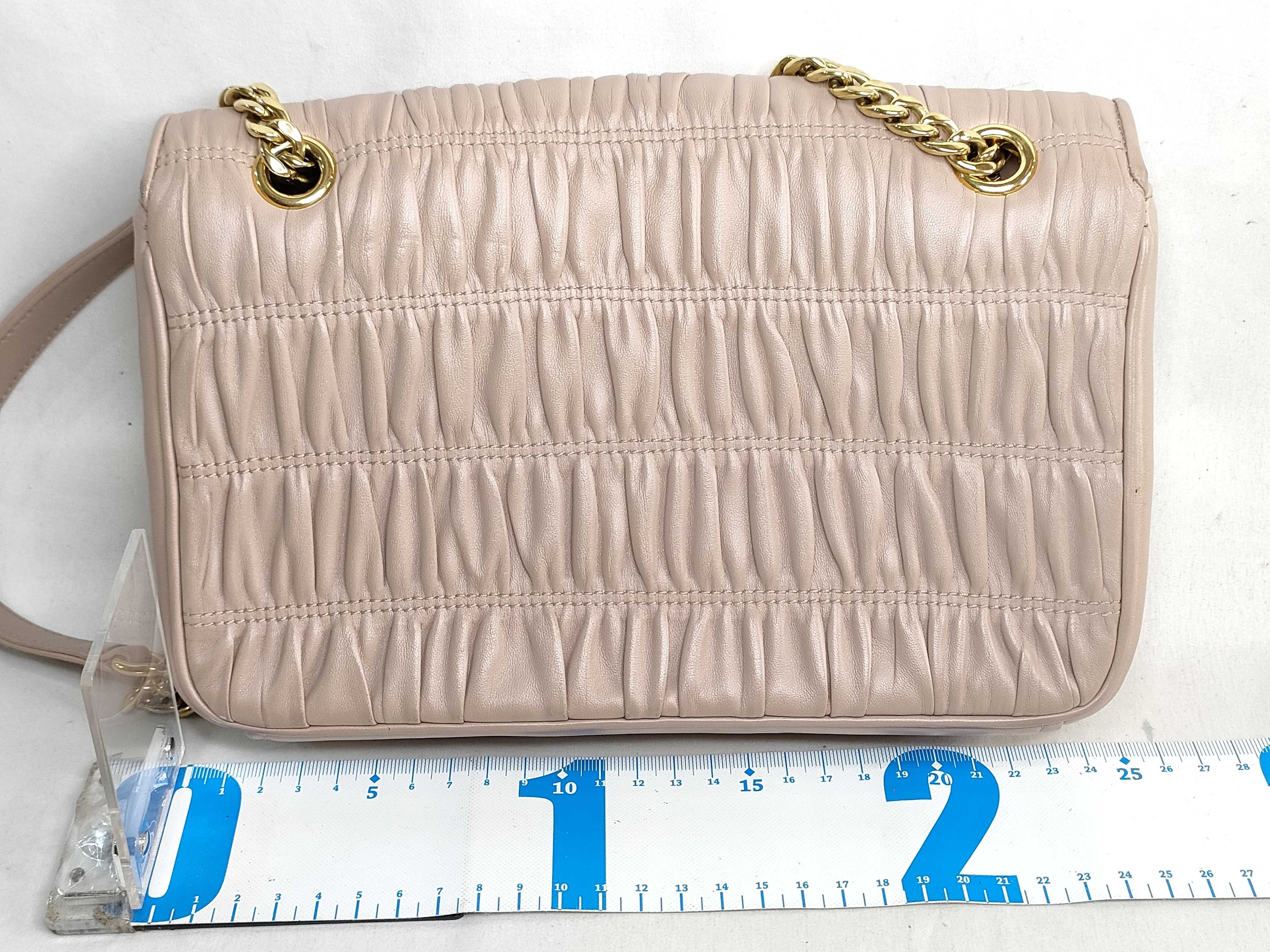 PH- Gaufre Beige Chain Leather Shoulder Bag 24cm Shoulder Bag — view 2