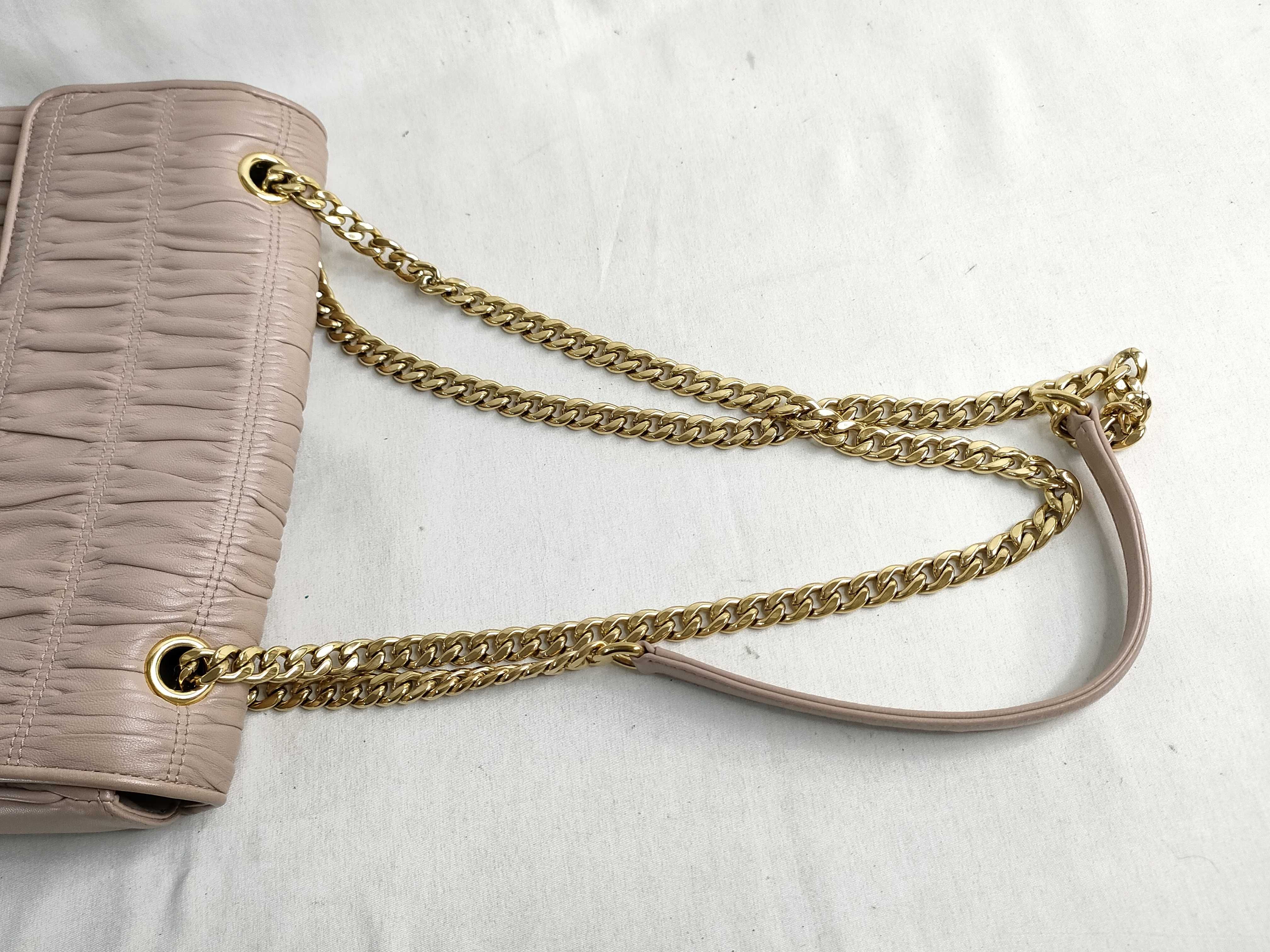 PH- Gaufre Beige Chain Leather Shoulder Bag 24cm Shoulder Bag — view 3