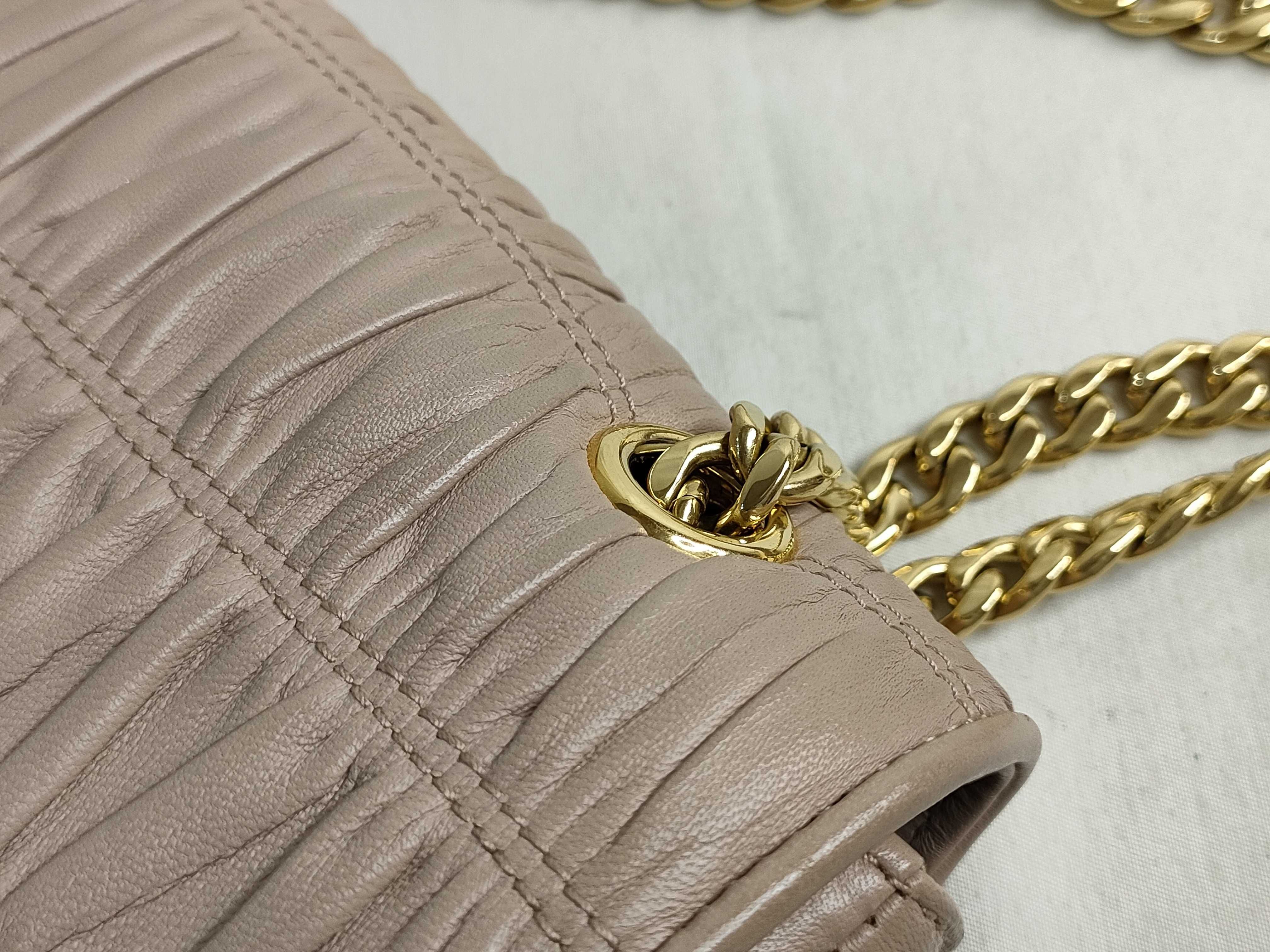 PH- Gaufre Beige Chain Leather Shoulder Bag 24cm Shoulder Bag — view 5