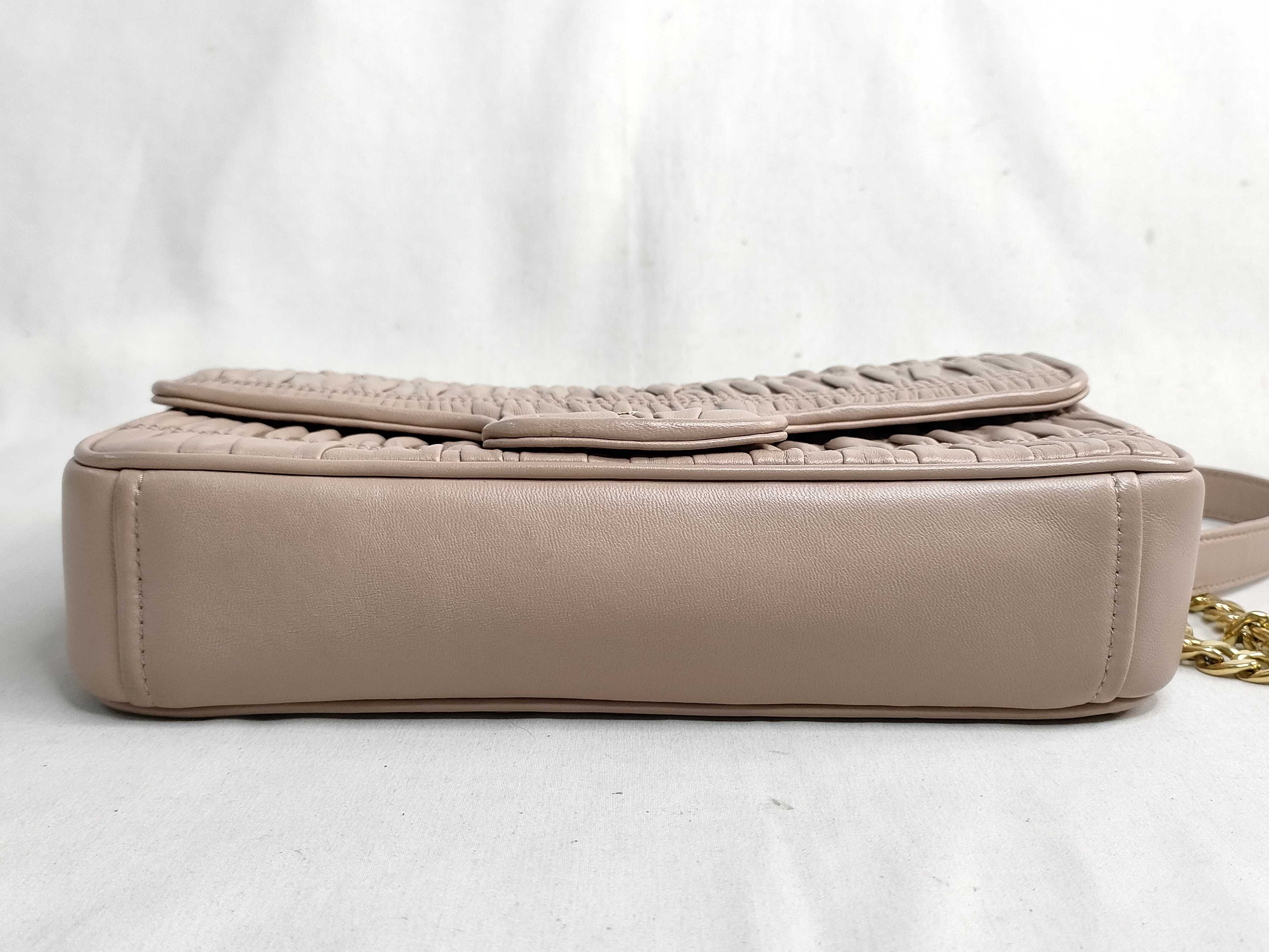 PH- Gaufre Beige Chain Leather Shoulder Bag 24cm Shoulder Bag — view 7