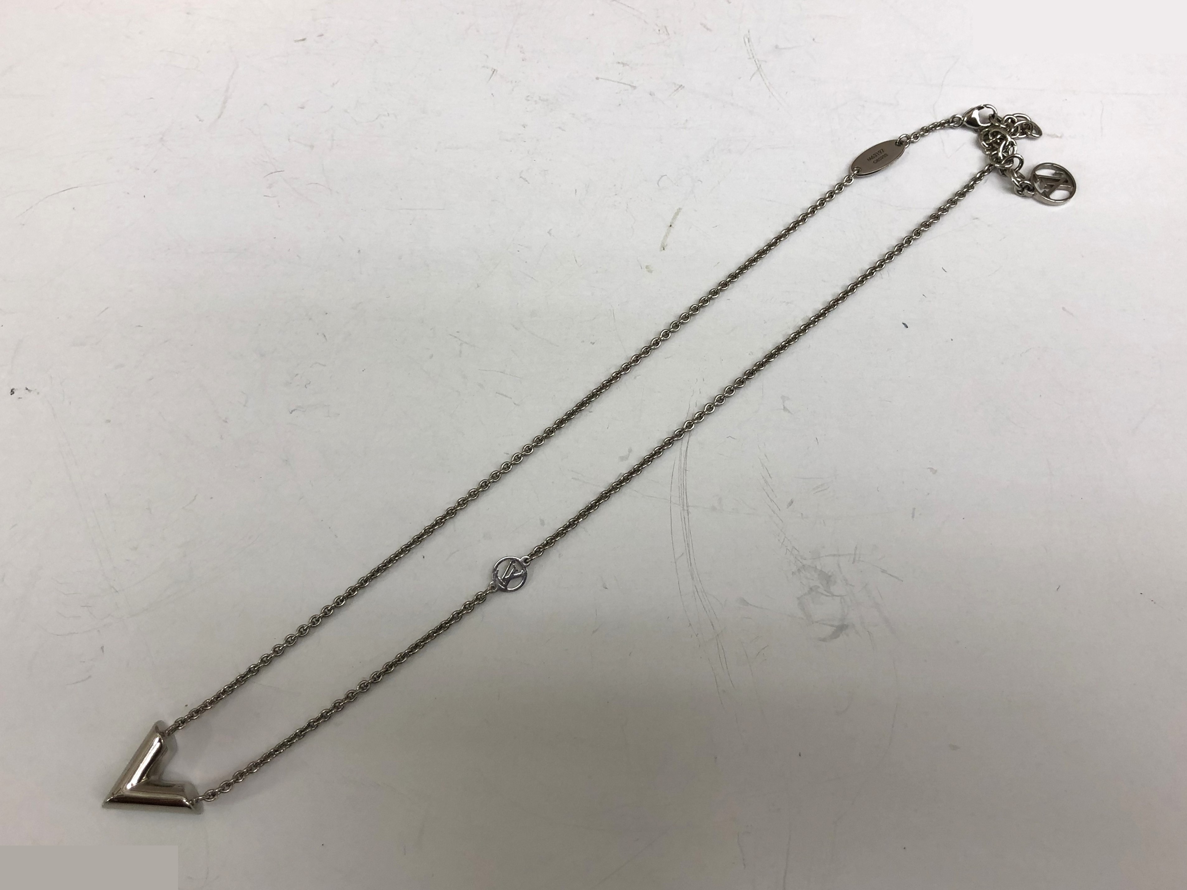 Essential V Chain, approximately 44cm — view 2