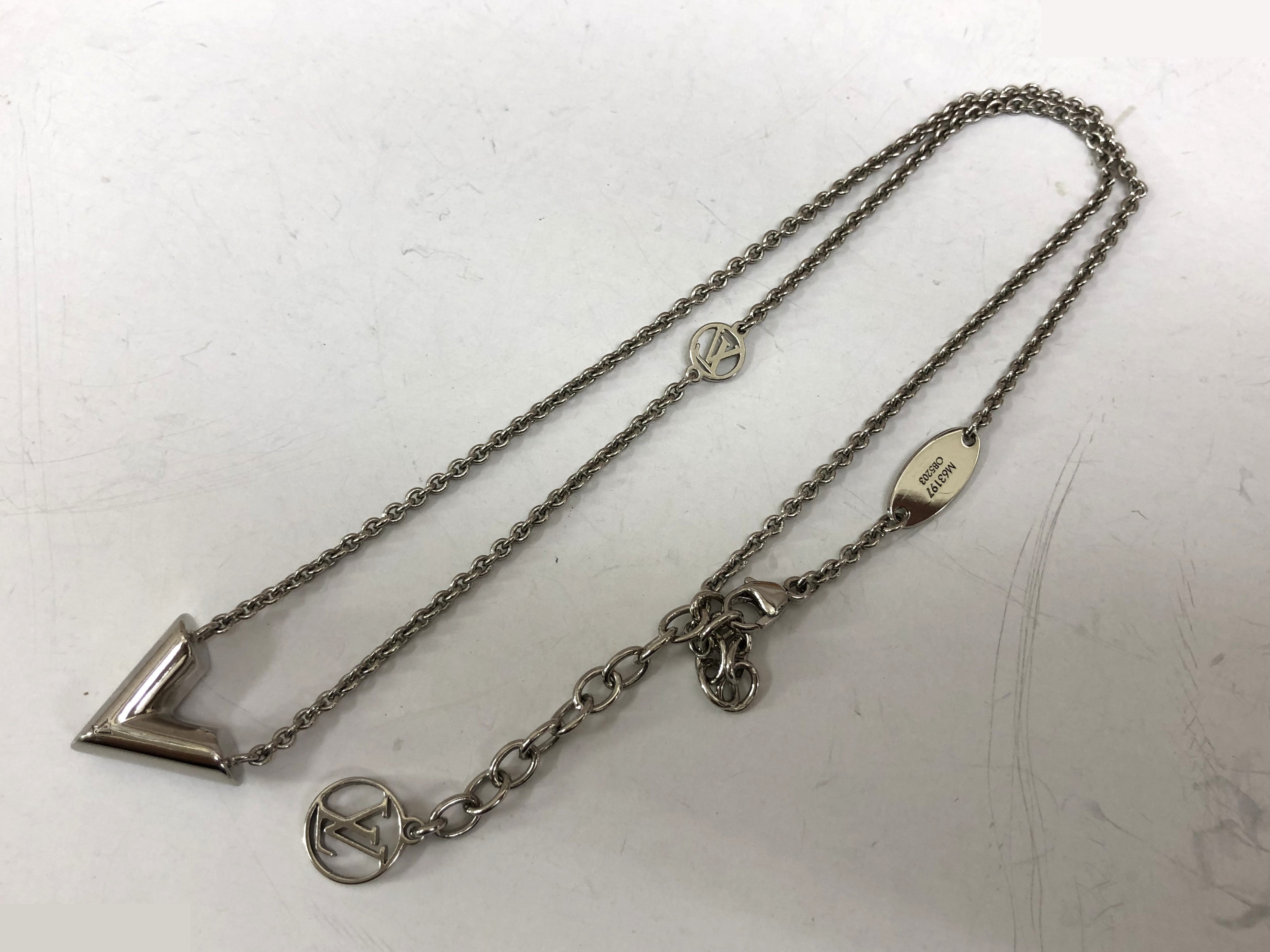 Essential V Chain, approximately 44cm — view 3