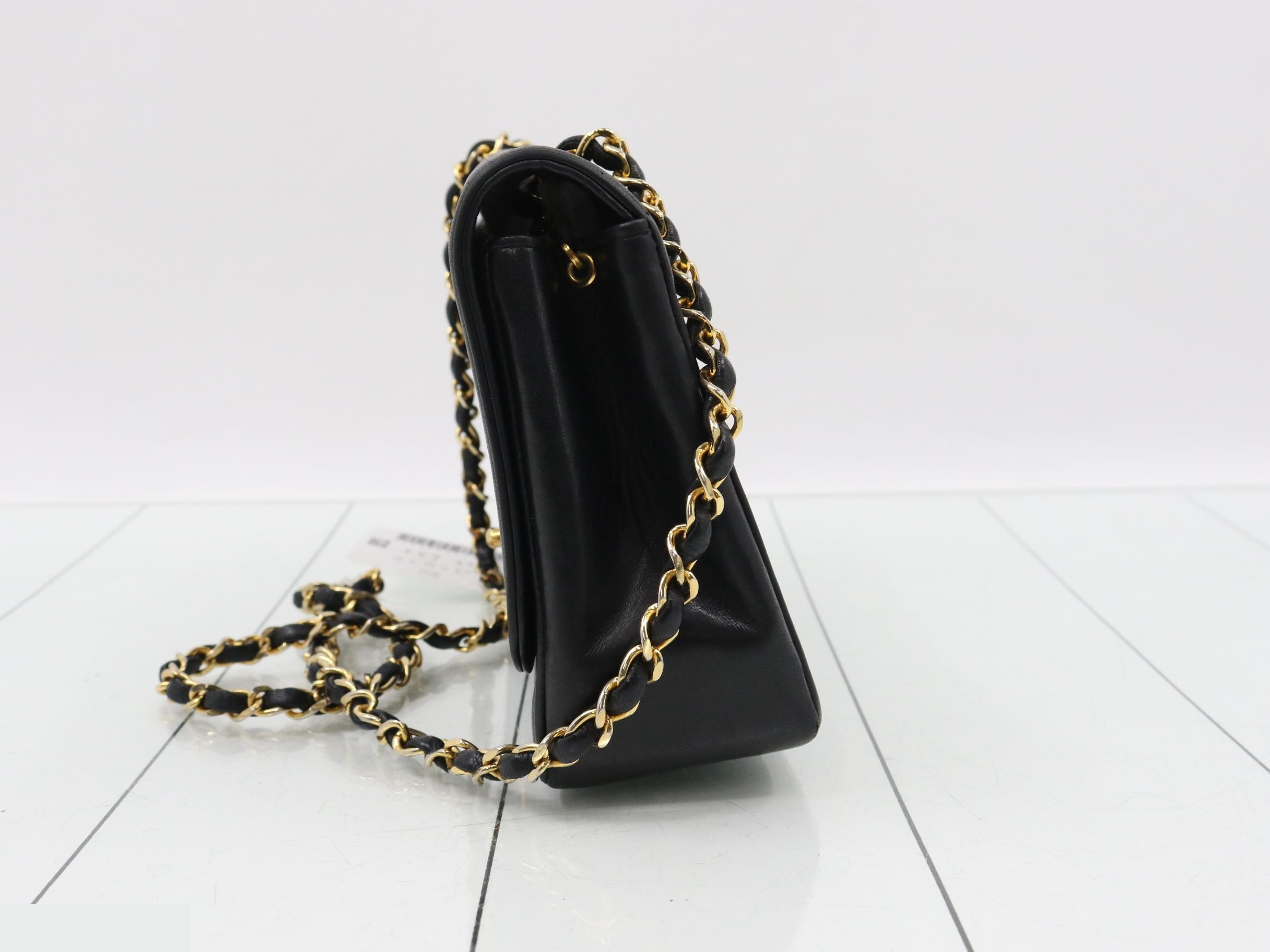 Matelassé 25 Lambskin Chain Shoulder Bag, Black — view 3