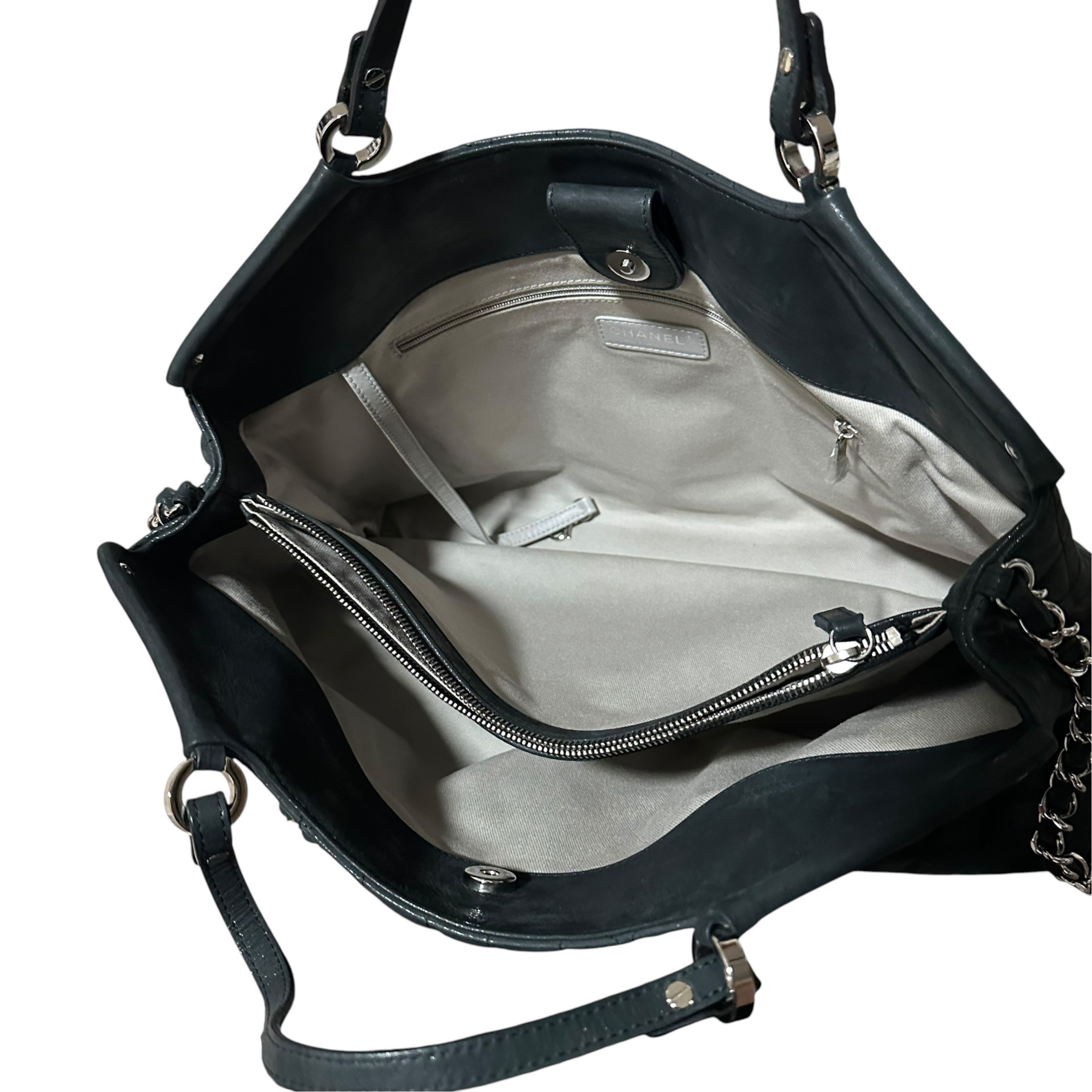 Quilted Large Sea Hit Tote Bag with Coco Mark - Black/Silver — view 8