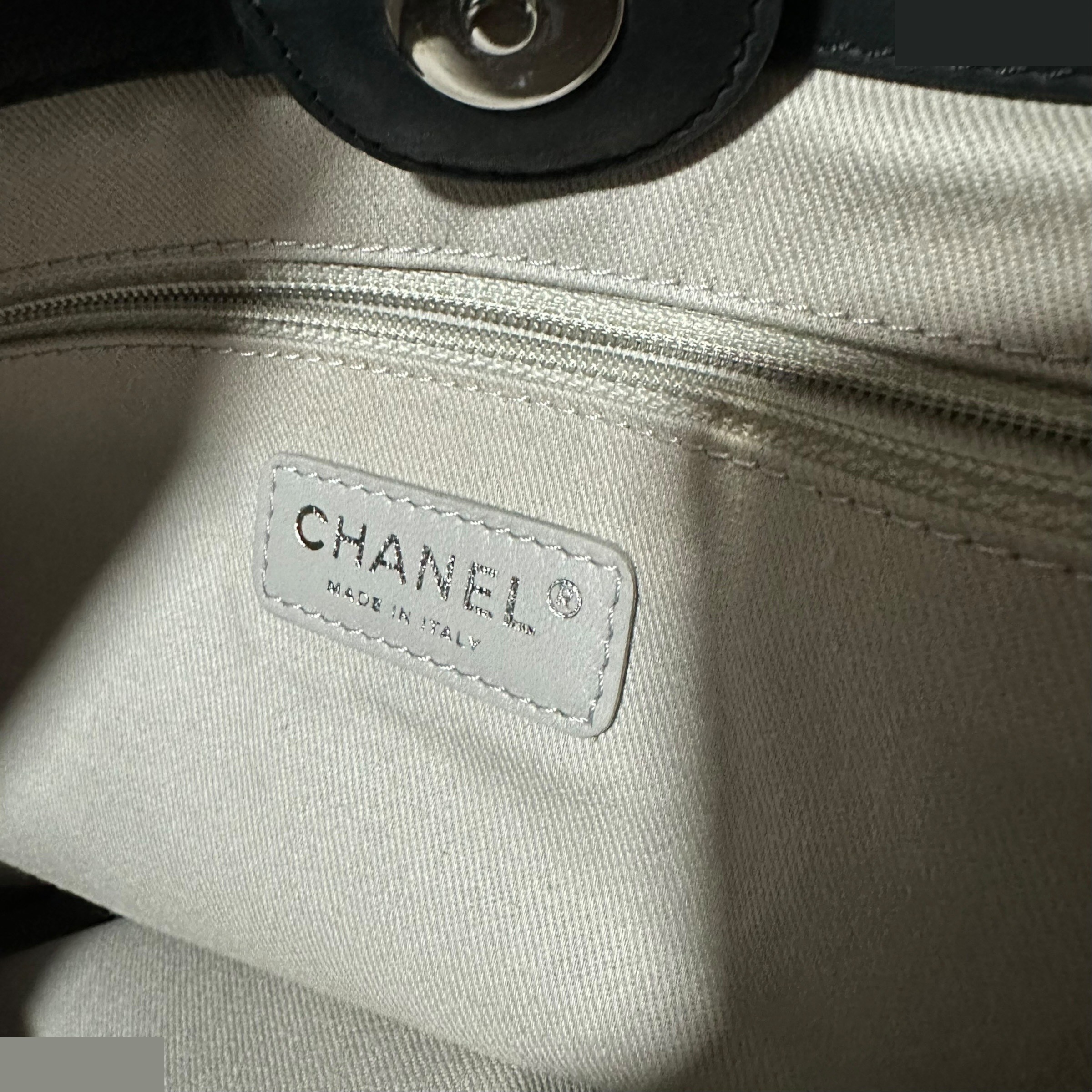 Quilted Large Sea Hit Tote Bag with Coco Mark - Black/Silver — view 10