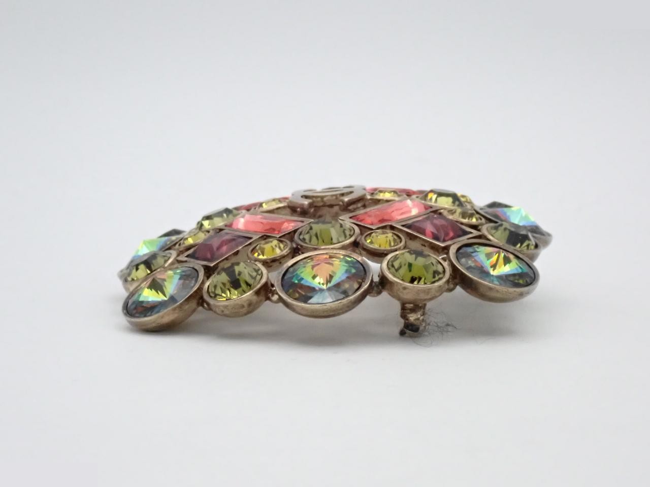 brooch — view 3